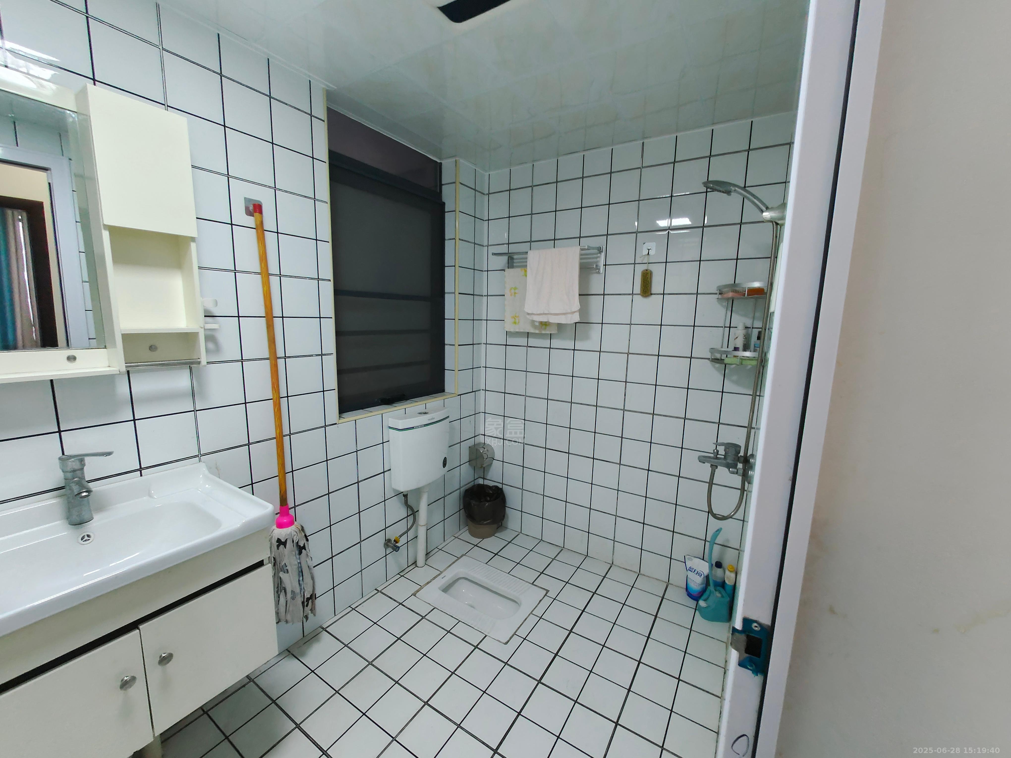 春藤小镇 3室2厅1卫 1800.0元/月 春藤小镇 3室2厅1卫 1800.0元/月室内图