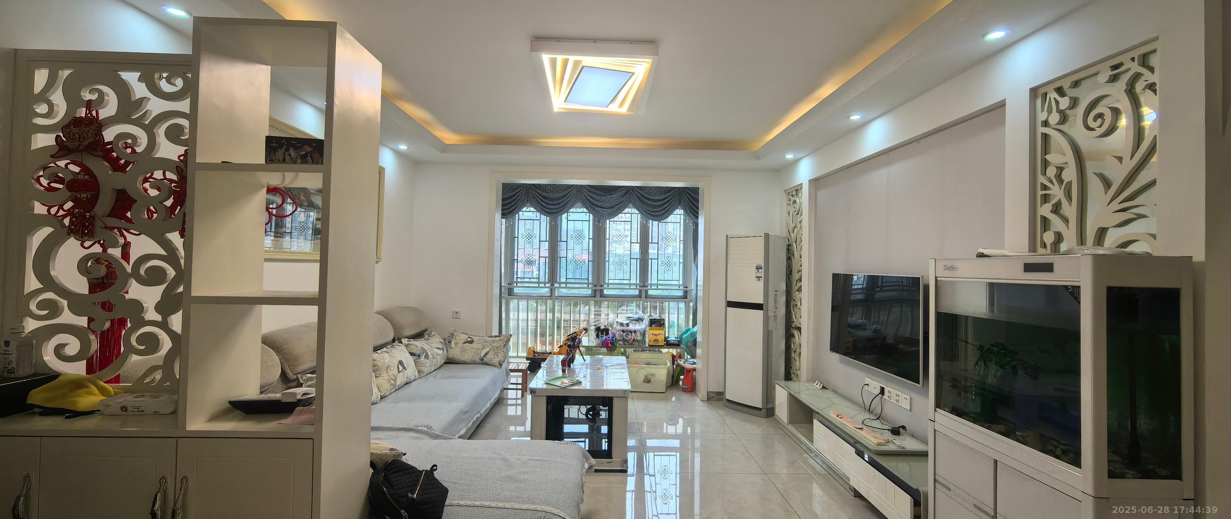 恒广国际景园一二区 3室2厅2卫 2700.0元/月 恒广国际景园一二区 3室2厅2卫 2700.0元/月室内图