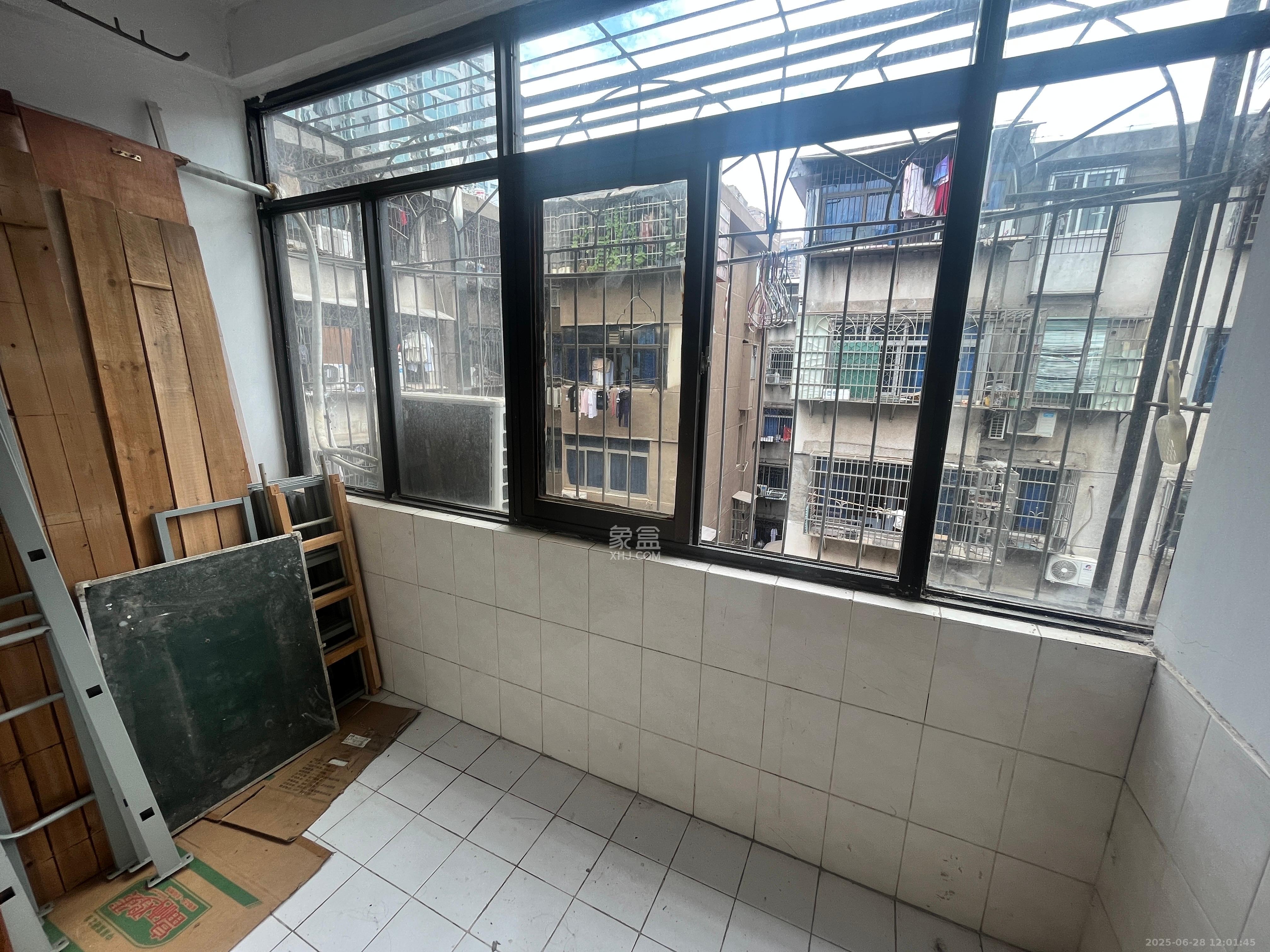 环城堤综合楼（产权如意街综合楼）  1室0厅0卫   2800.00元/月室内图
