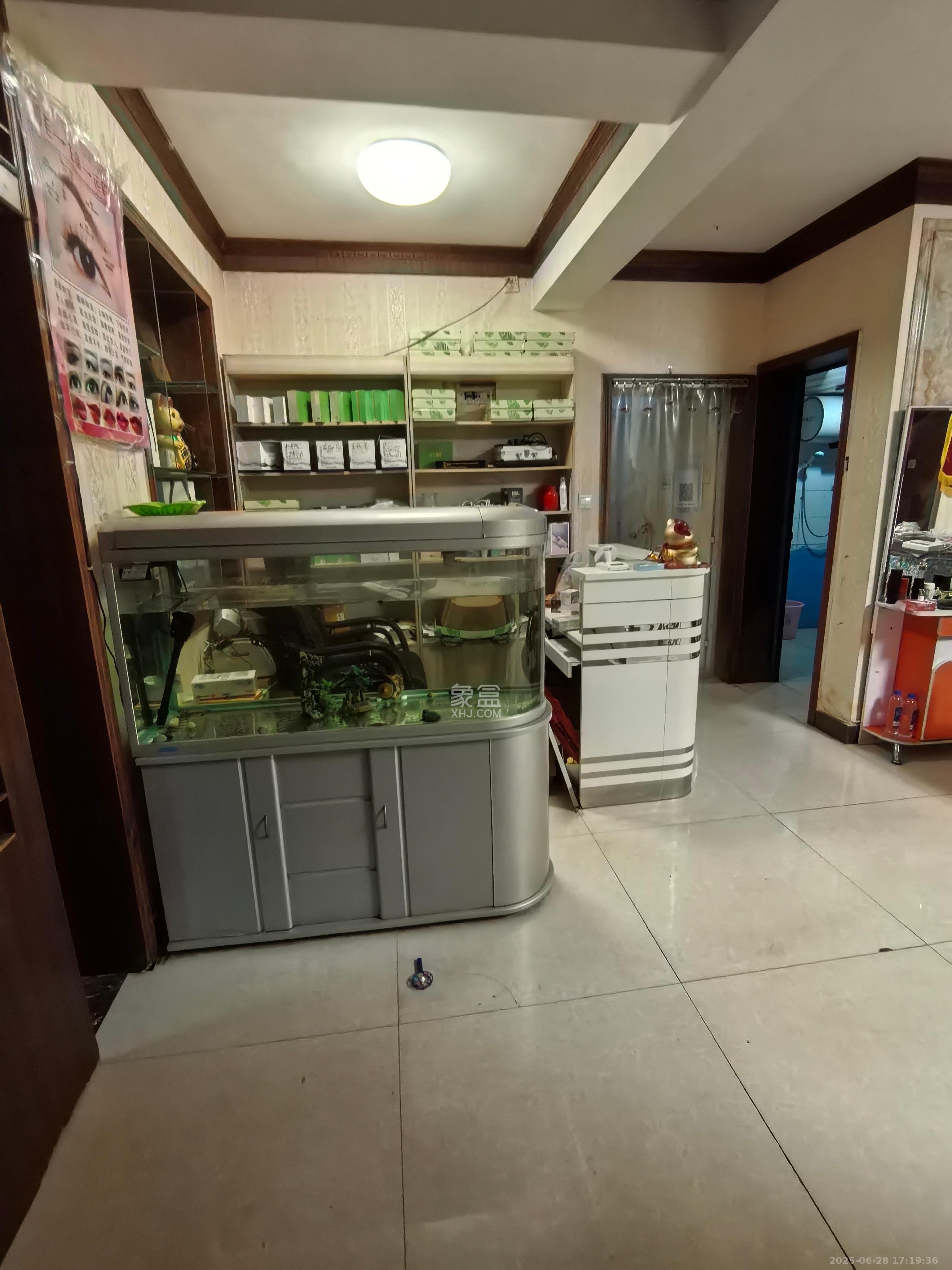 中南汽车世界 3室2厅1卫 1500.0元/月 中南汽车世界 3室2厅1卫 1500.0元/月室内图