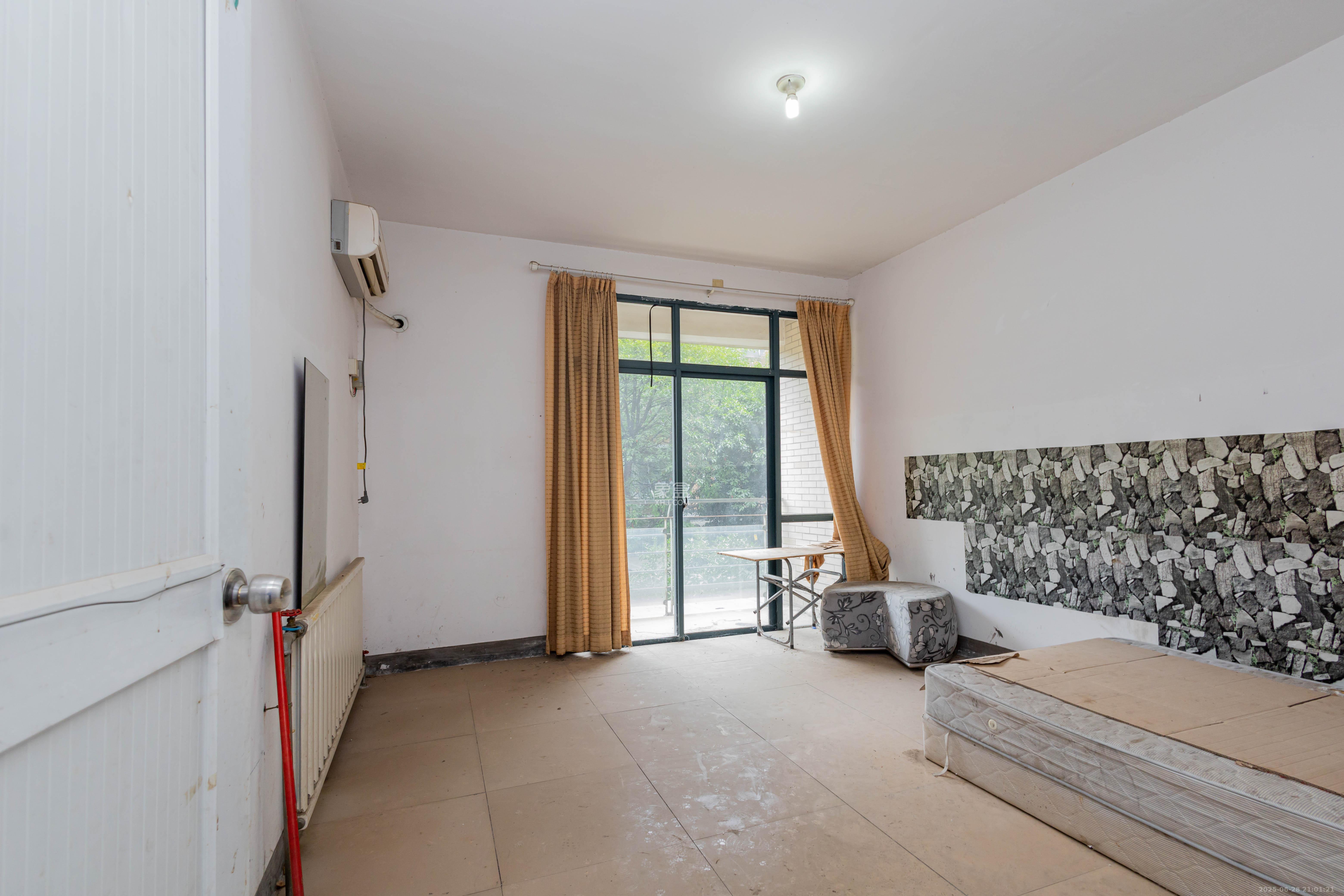 东业早安星城  3室2厅2卫    74.8万卧室