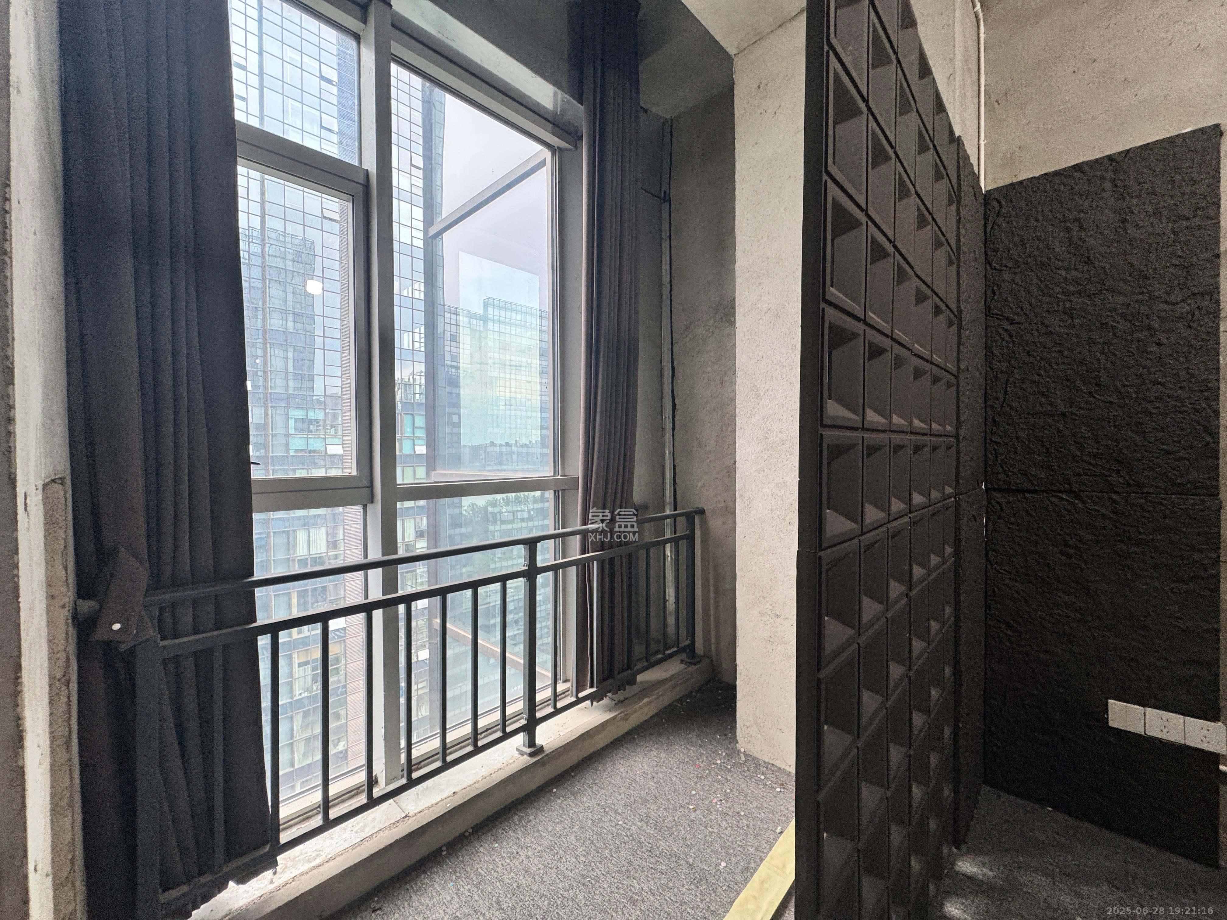 奥克斯滨仕花园(奥克斯洋湖广场/奥克斯中心) 1室0厅1卫 1600.0元/月 奥克斯滨仕花园(奥克斯洋湖广场/奥克斯中心) 1室0厅1卫 1600.0元/月室内图