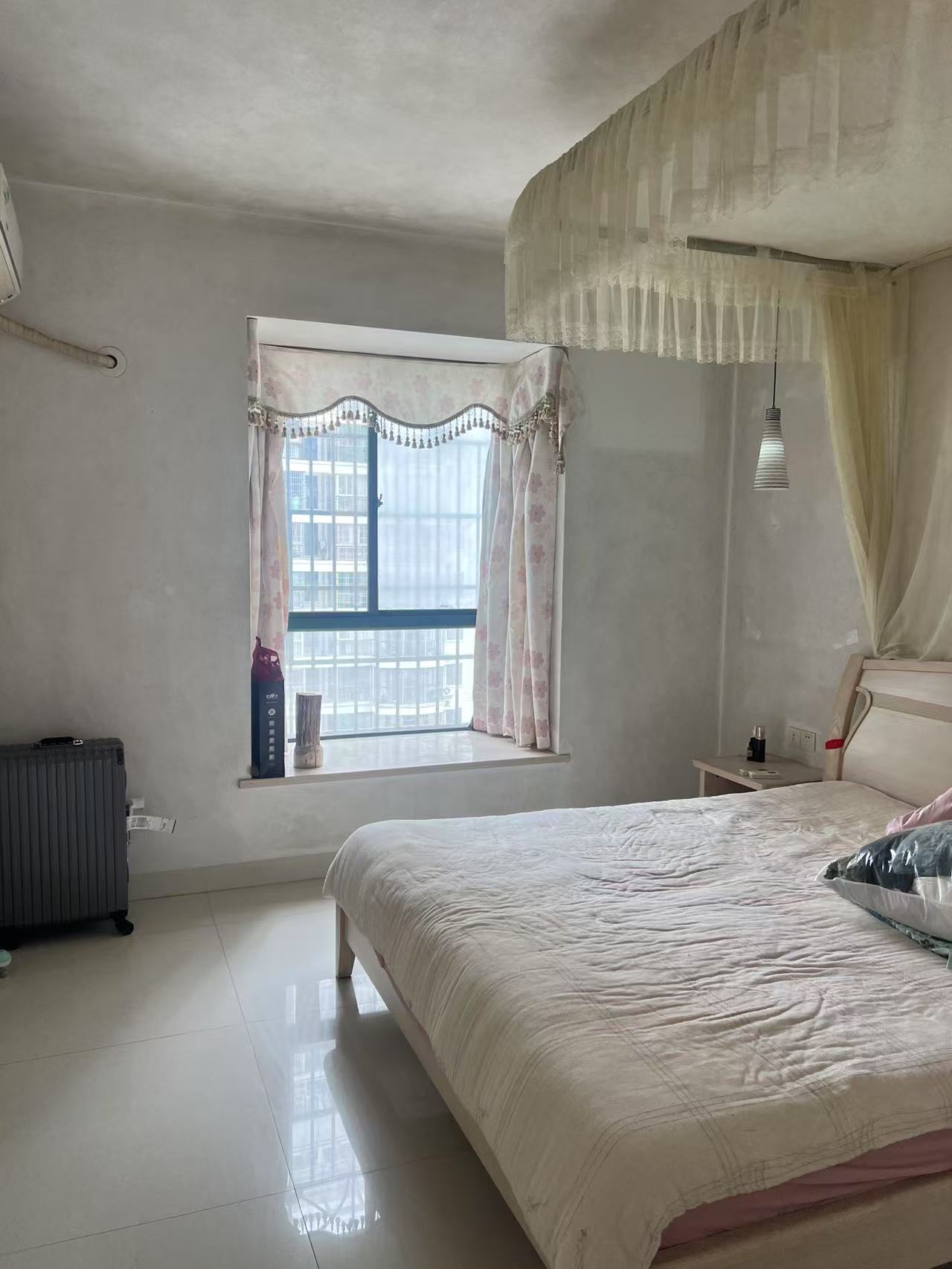 华荣府 4室2厅2卫 2900.0元/月 华荣府 4室2厅2卫 2900.0元/月室内图