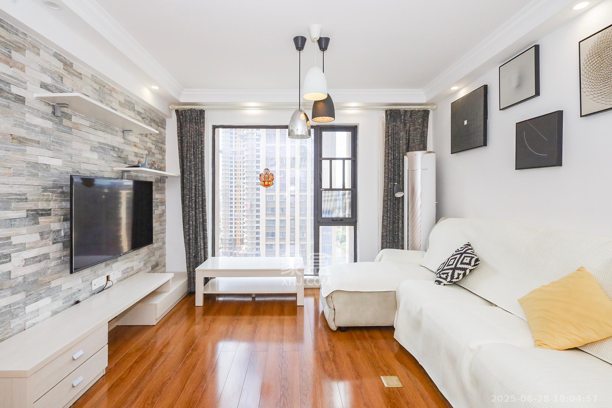 协信星澜汇  3室2厅1卫    99.0万 协信星澜汇  3室2厅1卫    99.0万客厅