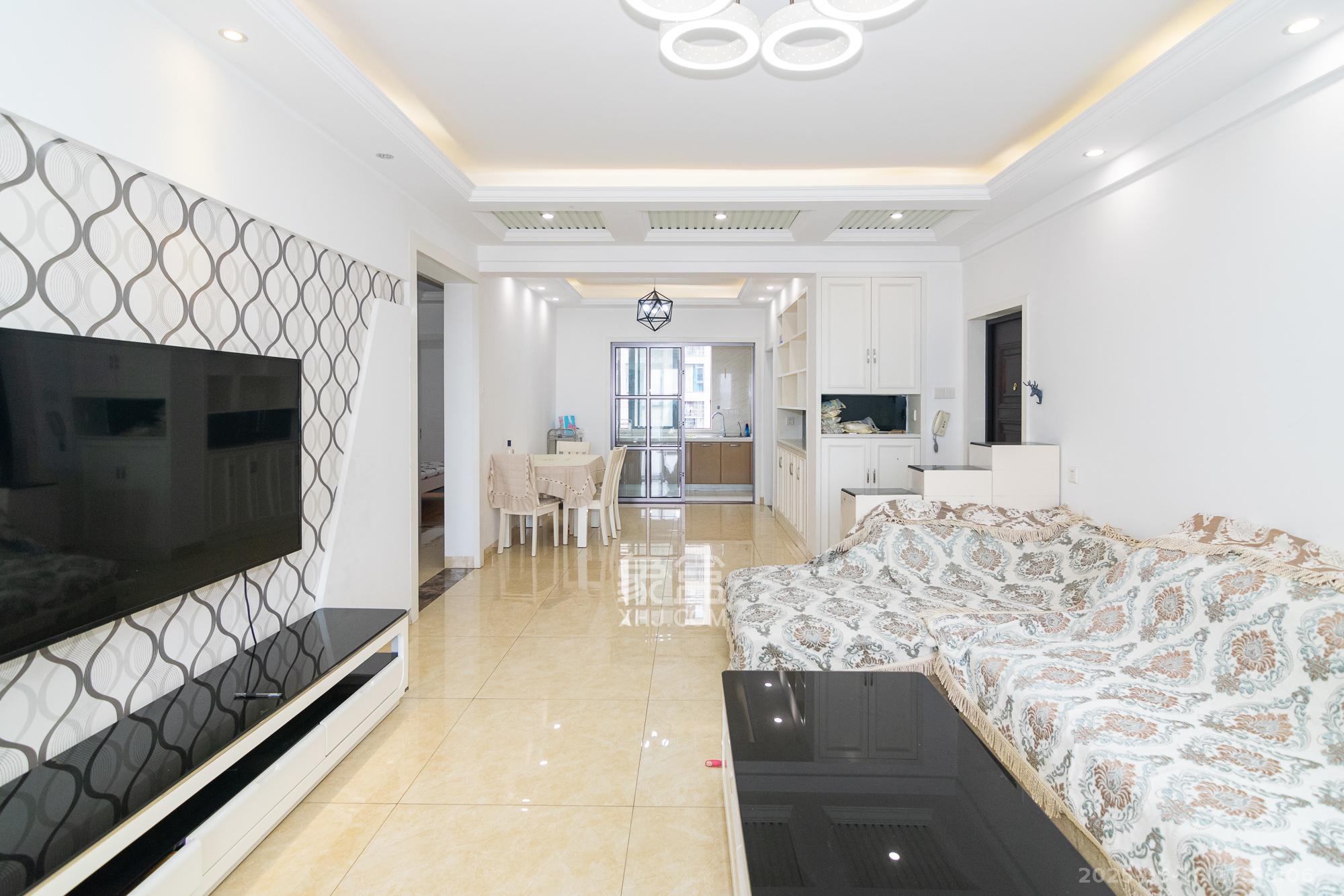 联诚国际城  3室2厅2卫    66.0万 联诚国际城  3室2厅2卫    66.0万客厅