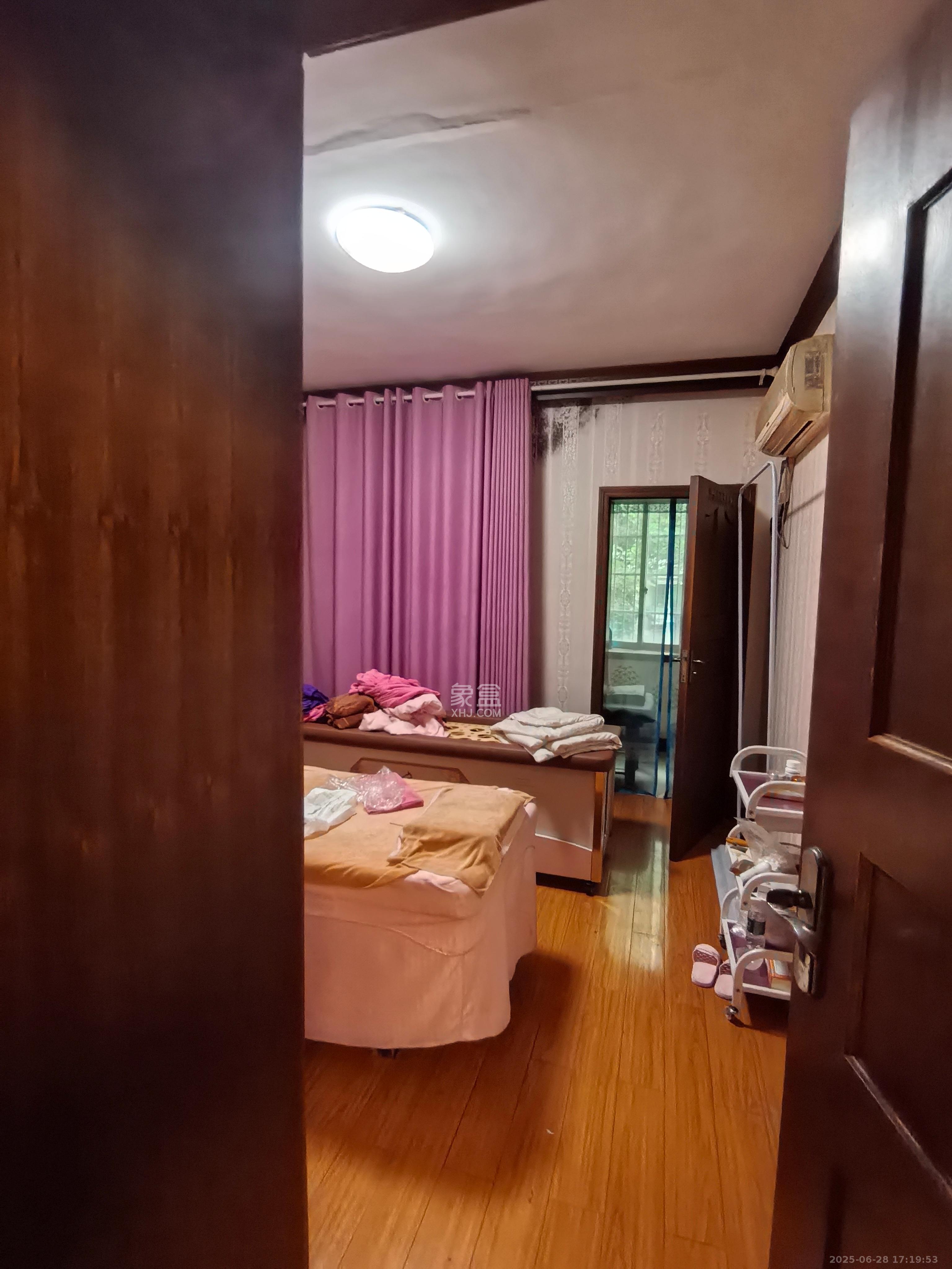 中南汽车世界 3室2厅1卫 1500.0元/月 中南汽车世界 3室2厅1卫 1500.0元/月室内图