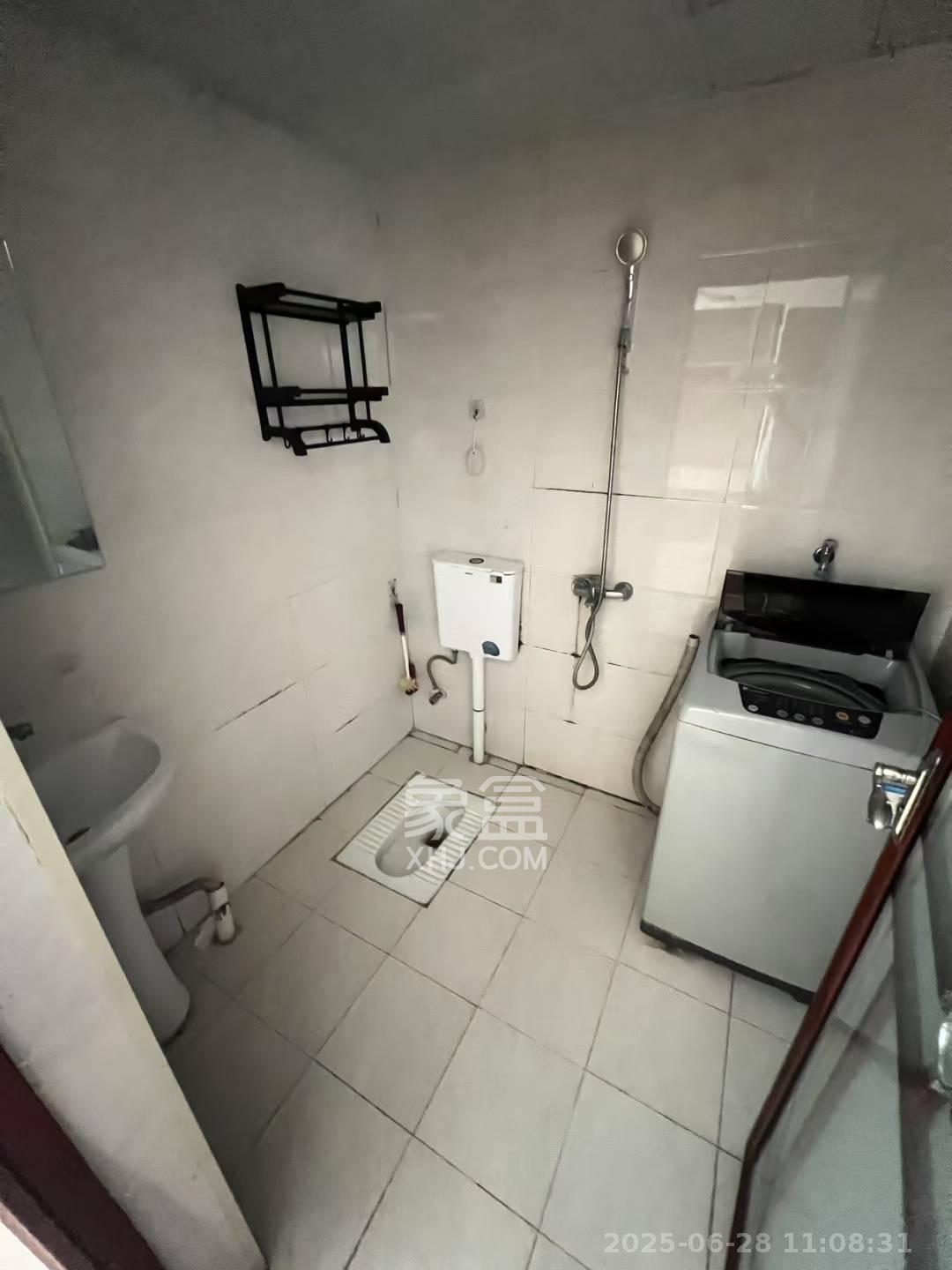 岳鞍阁小区 2室1厅1卫 2400.0元/月 岳鞍阁小区 2室1厅1卫 2400.0元/月室内图