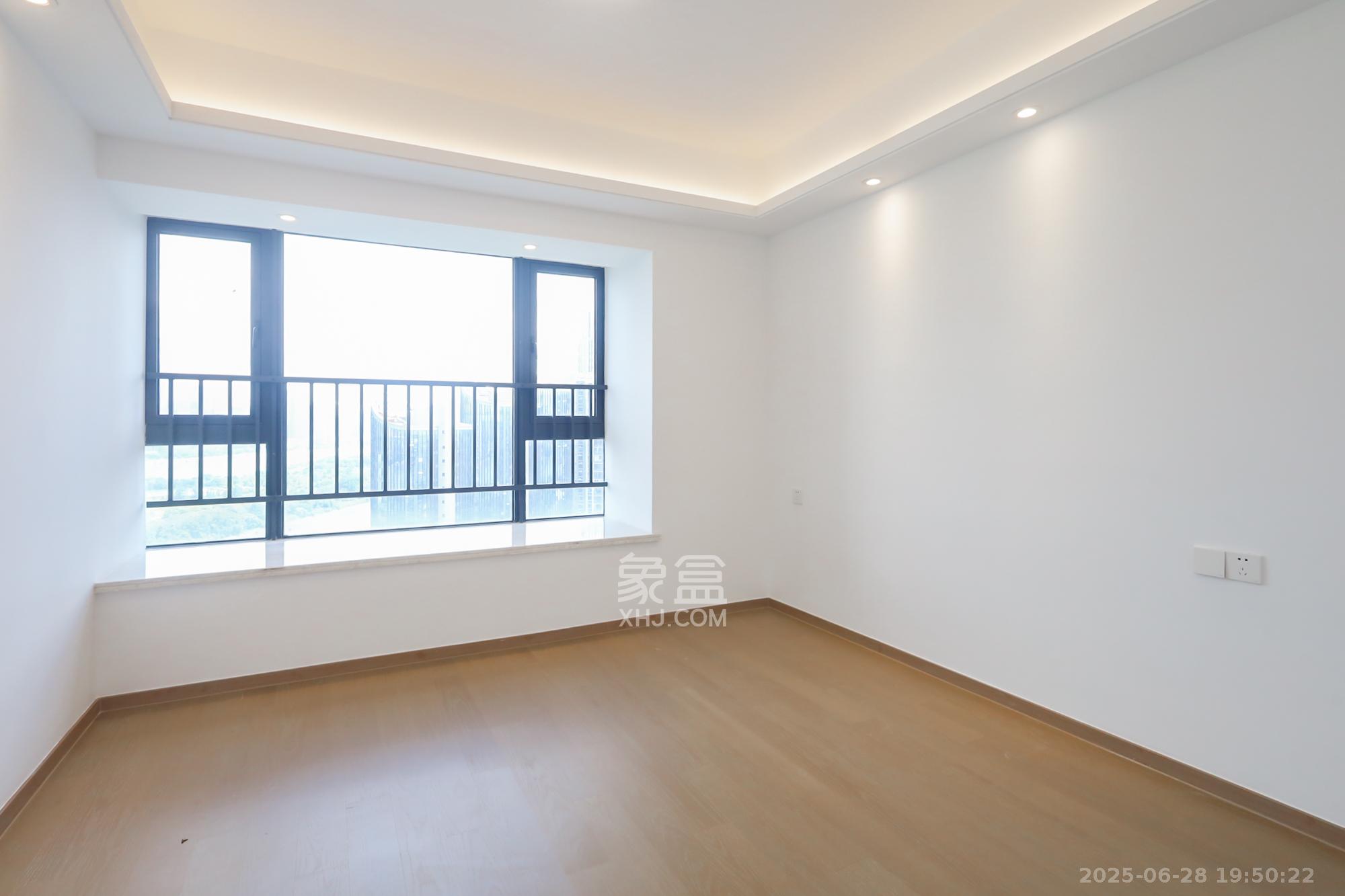 滨江府1913  4室2厅3卫    415.0万 滨江府1913  4室2厅3卫    415.0万卧室