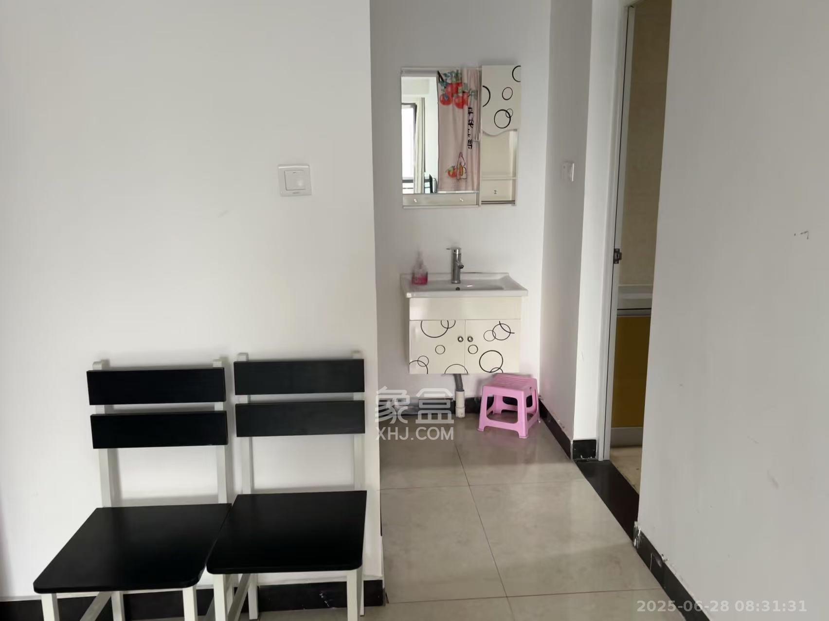 半山公馆(半山国际中心) 1室1厅1卫 2500.0元/月 半山公馆(半山国际中心) 1室1厅1卫 2500.0元/月室内图