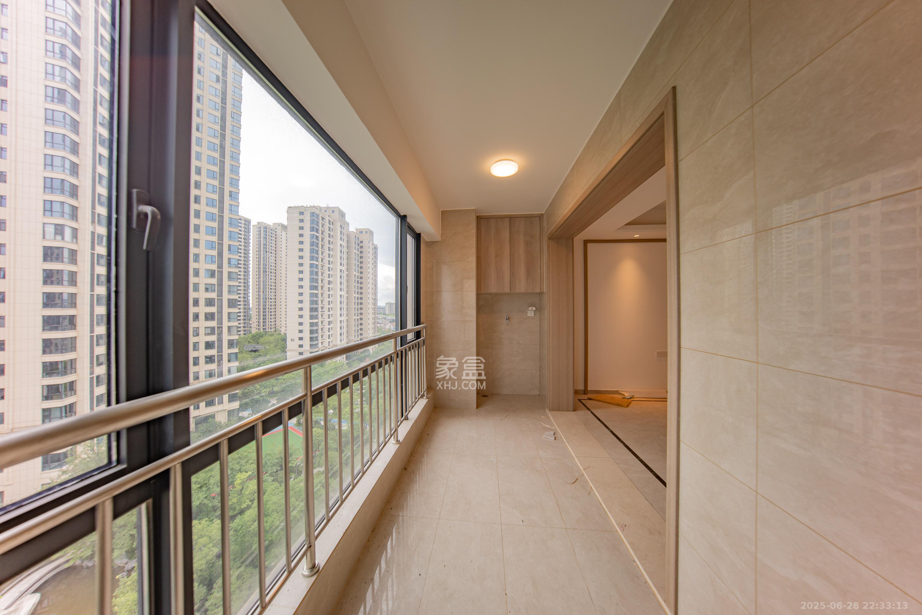 建投象山国际  3室2厅2卫   160.00万阳台