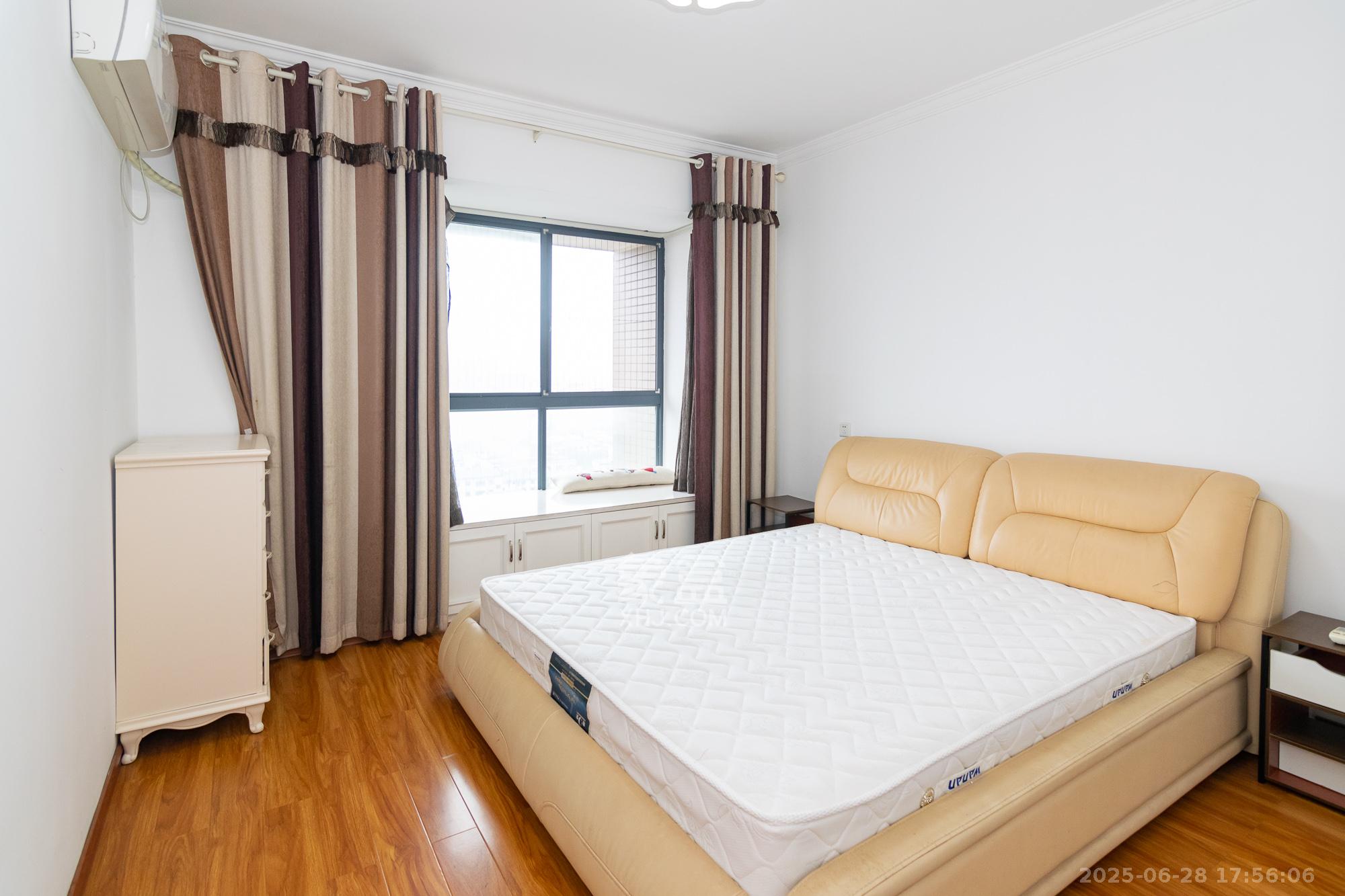 联诚国际城  3室2厅2卫    66.0万 联诚国际城  3室2厅2卫    66.0万卧室