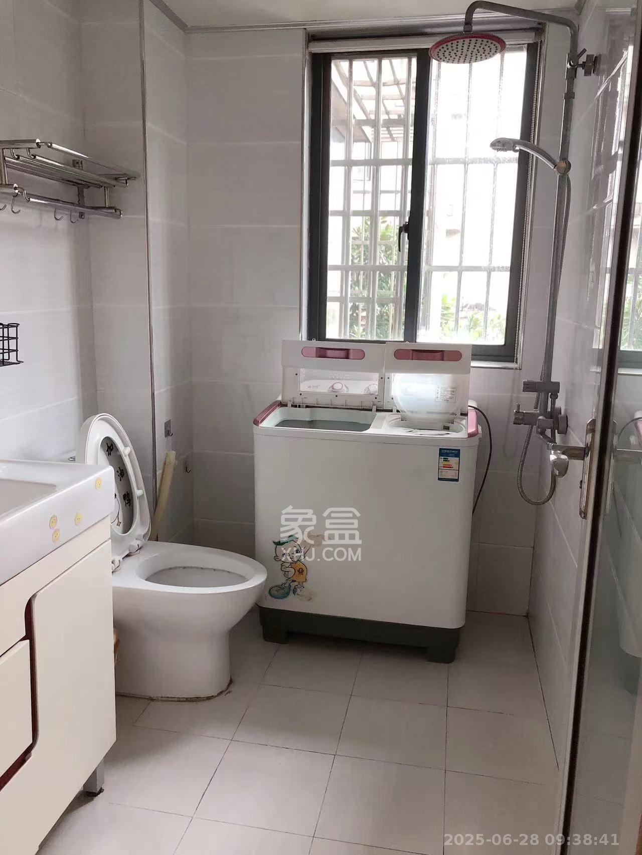 上海城小区  3室2厅1卫   2500.00元/月室内图