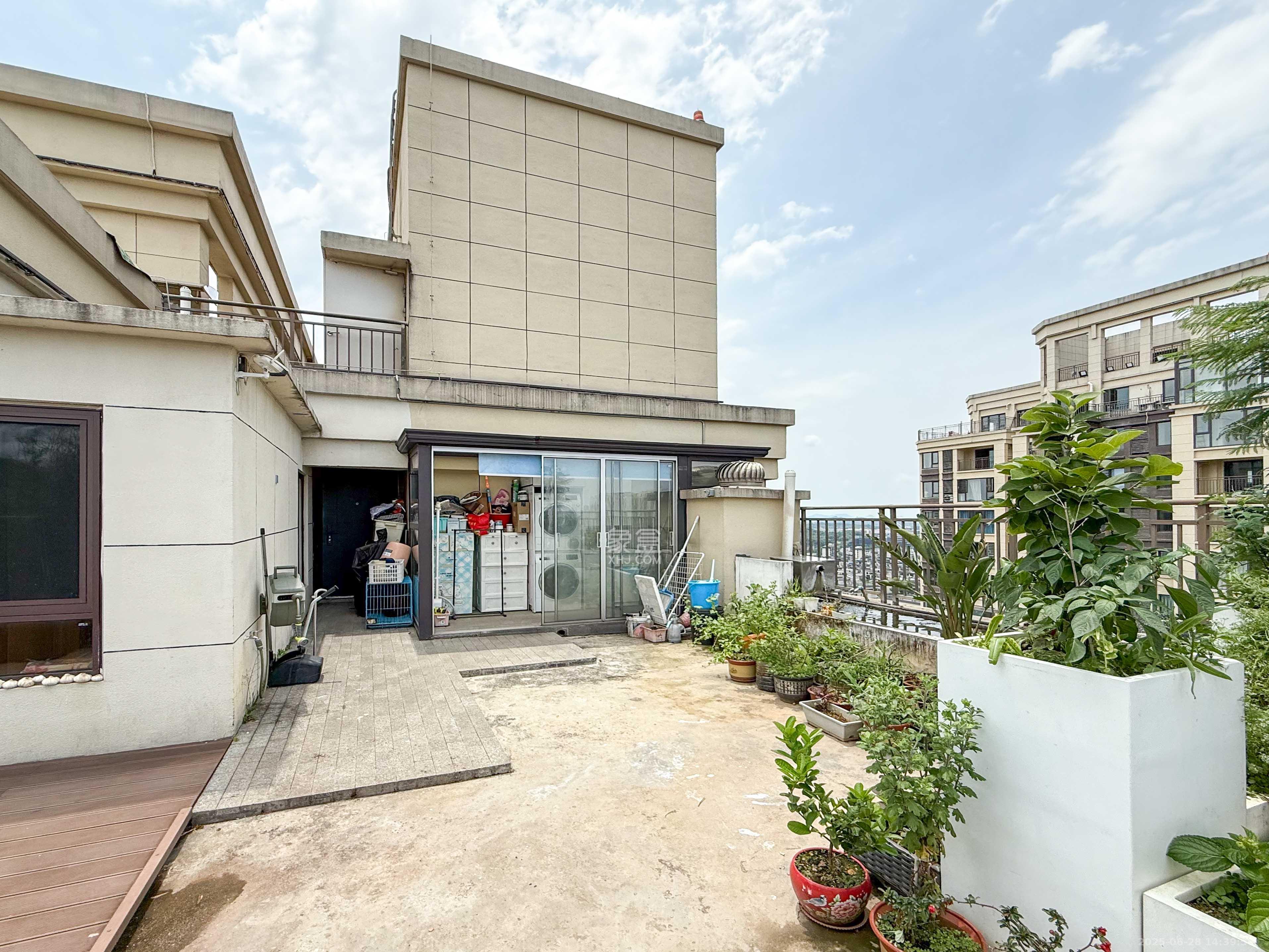 梅溪正荣府  4室2厅2卫   170.00万其他