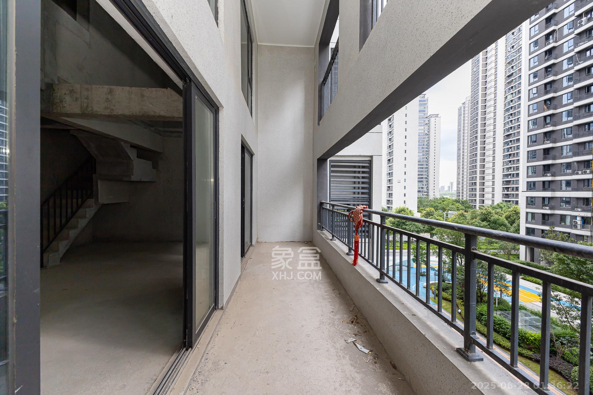 越秀湘江星汇城二期  4室2厅2卫    129.8万 越秀湘江星汇城二期  4室2厅2卫    129.8万阳台