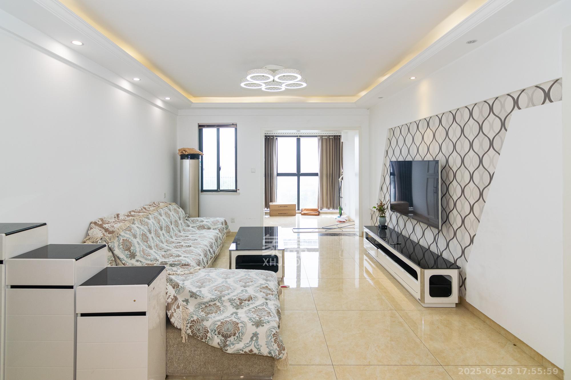 联诚国际城  3室2厅2卫    66.0万 联诚国际城  3室2厅2卫    66.0万客厅