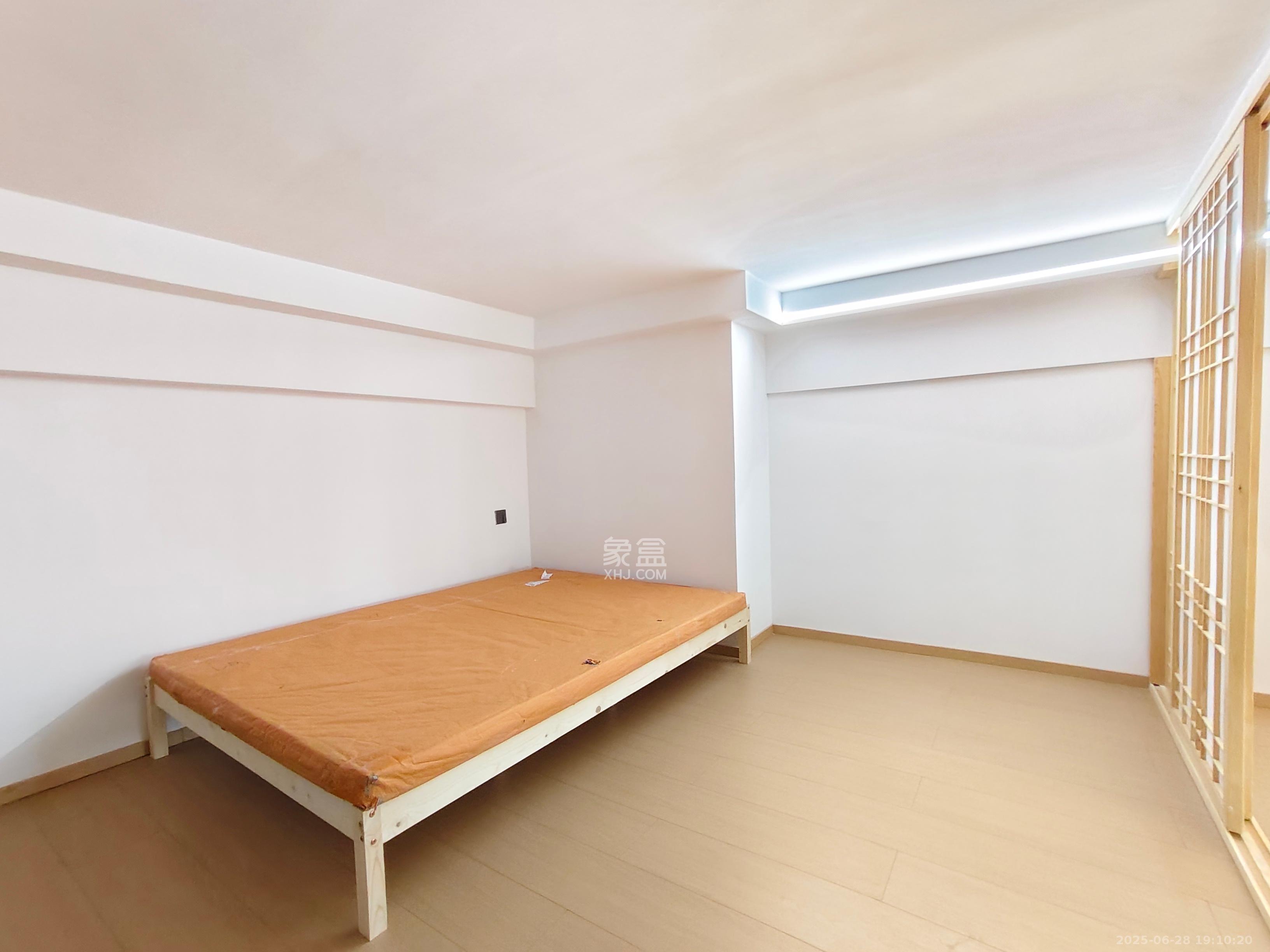 广大商务大厦  2室2厅1卫   1700.00元/月室内图