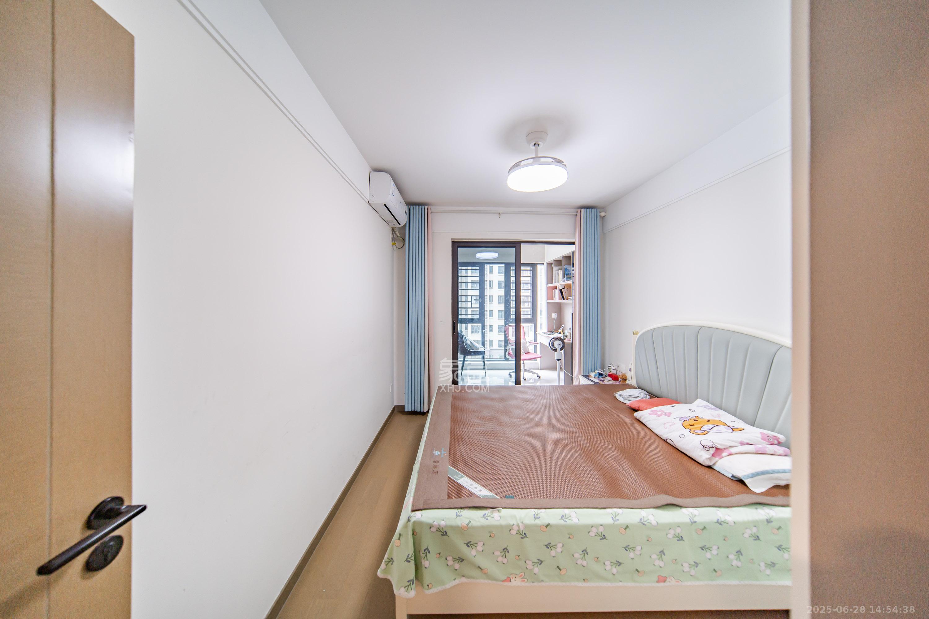 城发恒伟星雅韵(恒伟星辉苑)  4室2厅2卫    208.0万 城发恒伟星雅韵(恒伟星辉苑)  4室2厅2卫    208.0万卧室