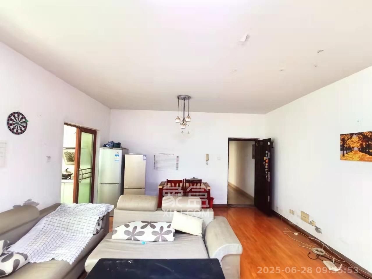 麓山润城  3室2厅2卫    2500.0元/月 麓山润城  3室2厅2卫    2500.0元/月室内图