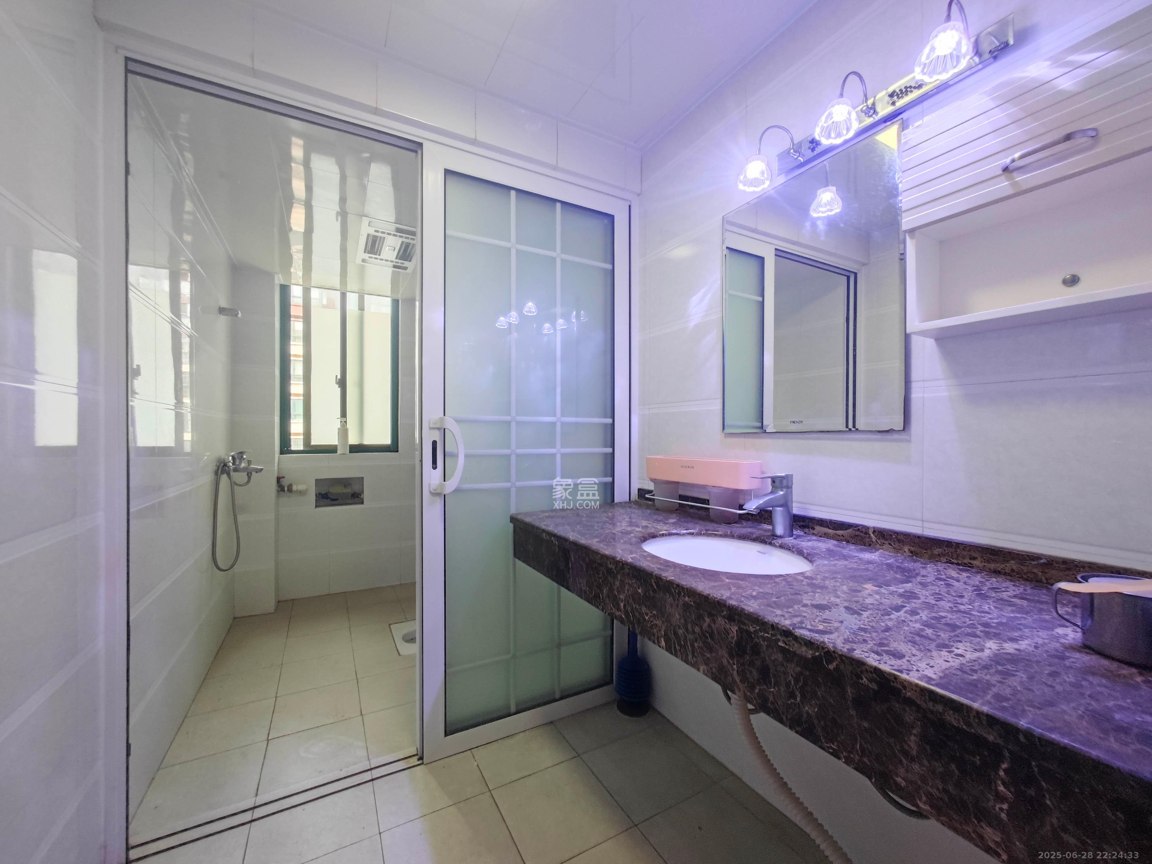 华盛世纪新城 4室2厅2卫 109.0万 华盛世纪新城 4室2厅2卫 109.0万卫生间