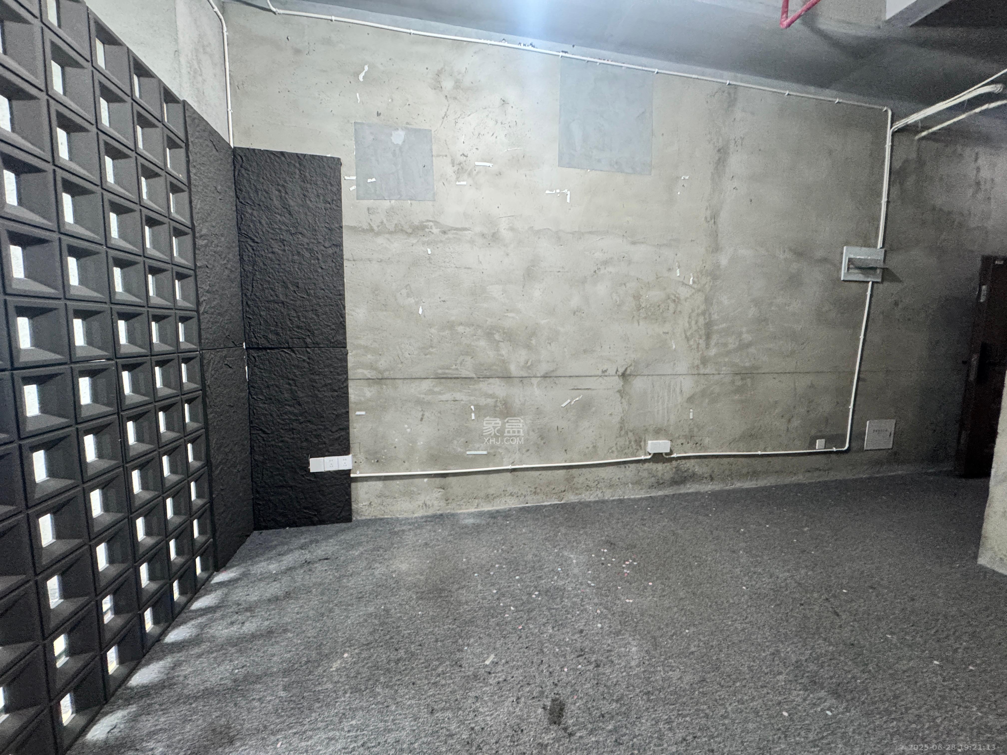 奥克斯滨仕花园(奥克斯洋湖广场/奥克斯中心) 1室0厅1卫 1600.0元/月 奥克斯滨仕花园(奥克斯洋湖广场/奥克斯中心) 1室0厅1卫 1600.0元/月室内图