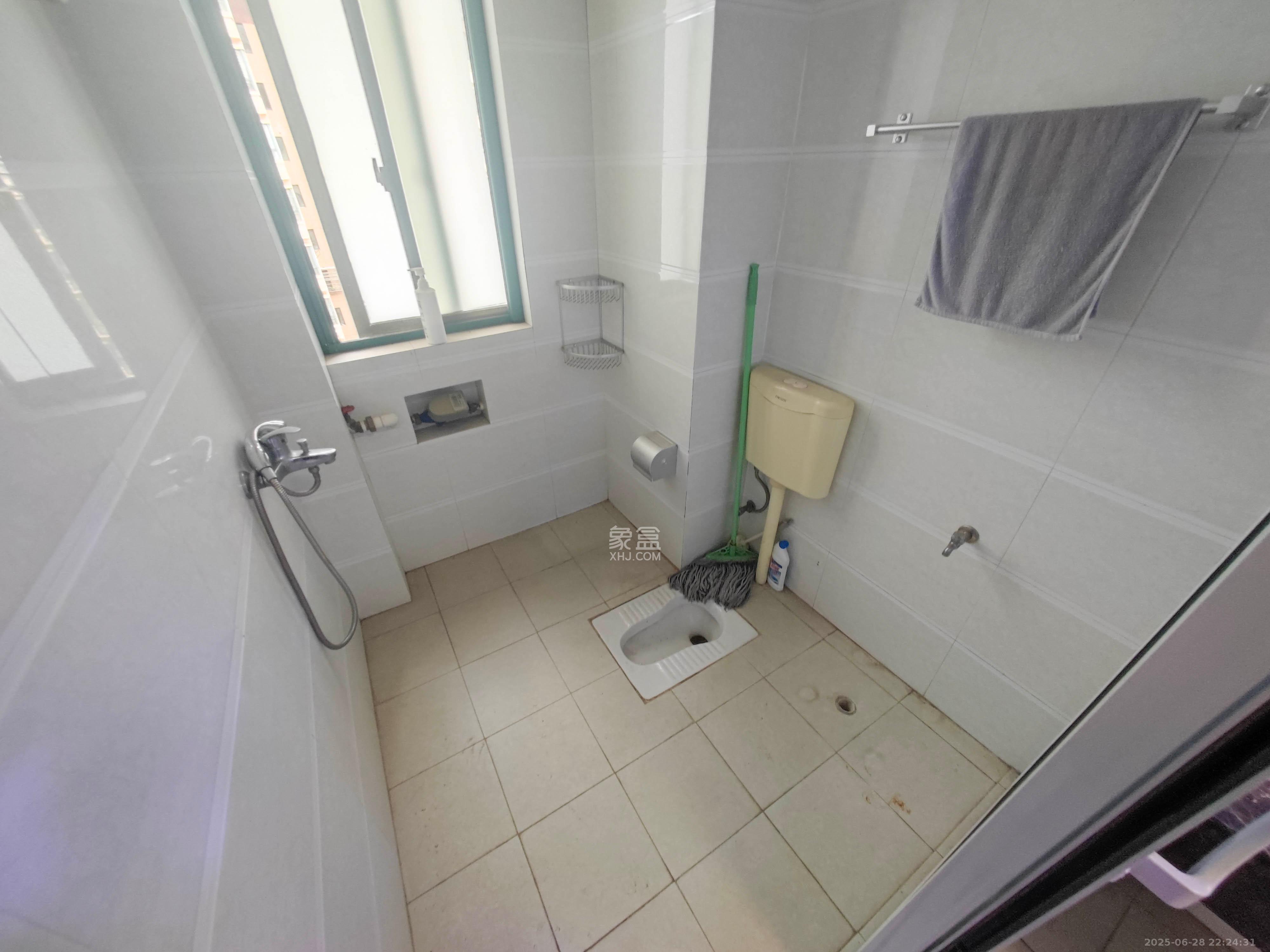 华盛世纪新城 4室2厅2卫 109.0万 华盛世纪新城 4室2厅2卫 109.0万卫生间