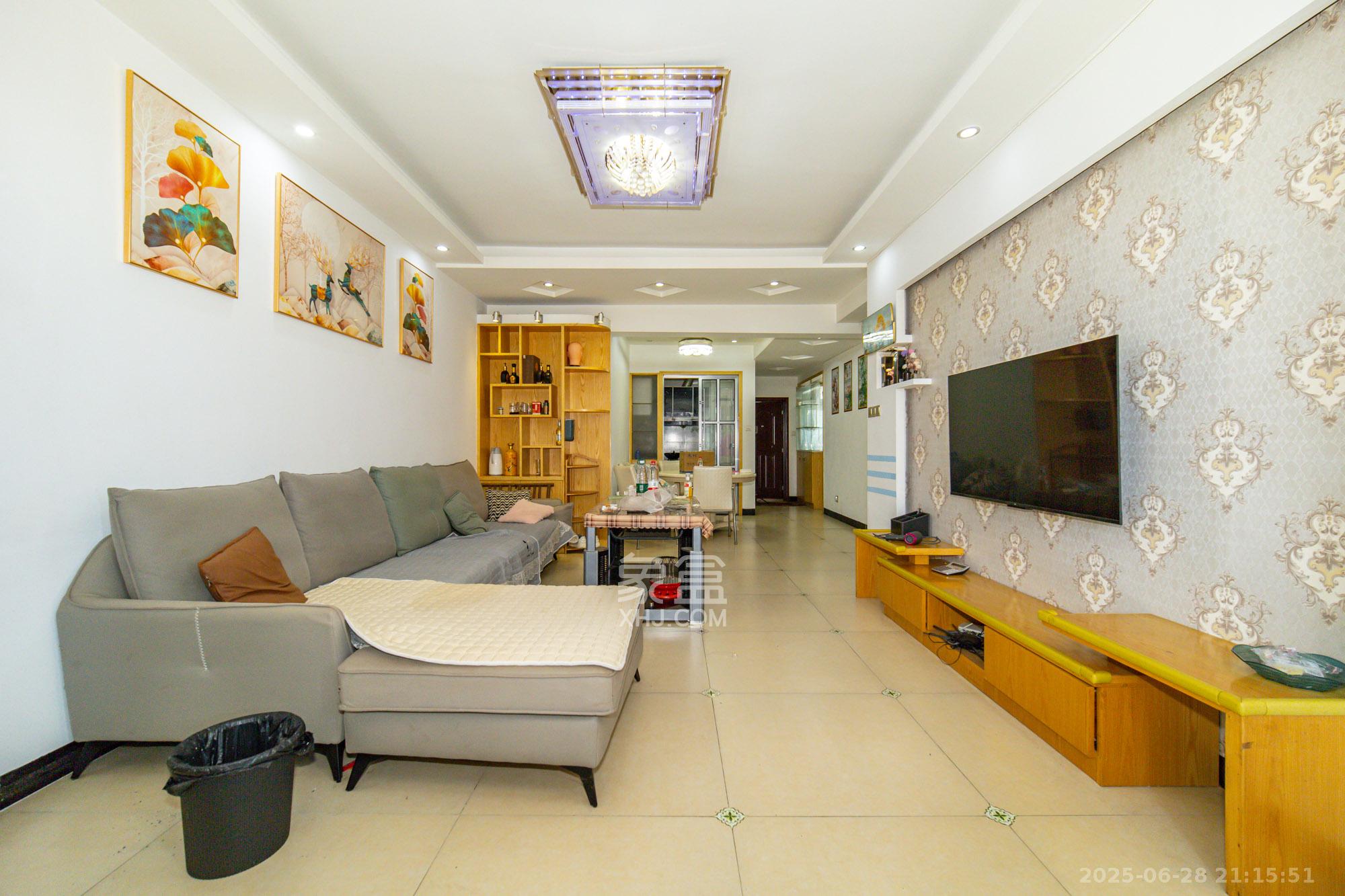 楚天中苑 3室2厅2卫 56.0万 楚天中苑 3室2厅2卫 56.0万客厅