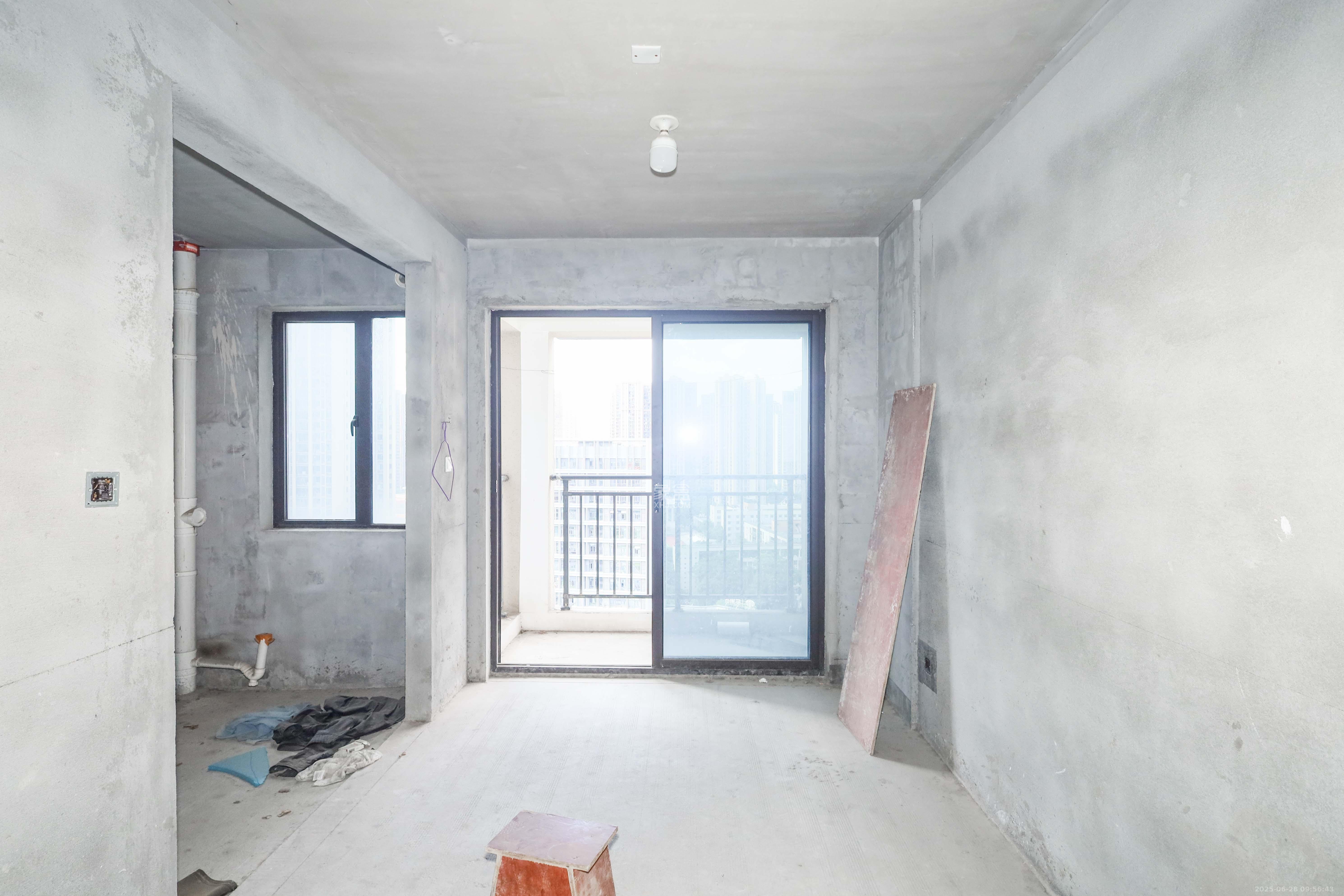 中国铁建梅溪青秀二期  4室2厅2卫   136.00万其他