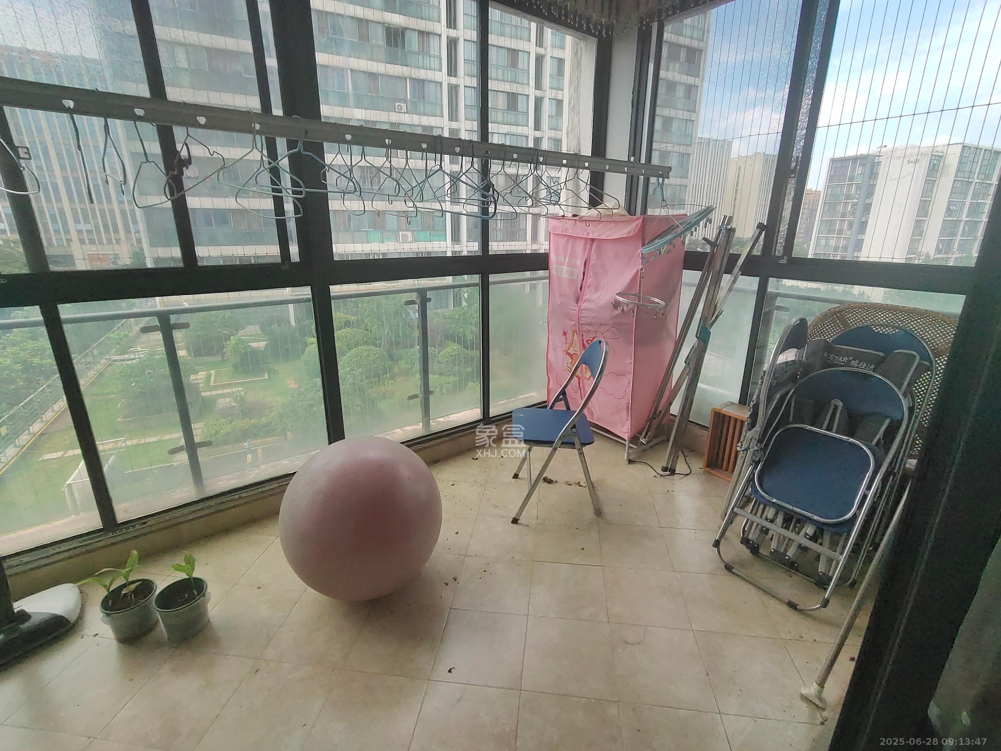 阳光100三期  4室2厅2卫   3800.00元/月室内图