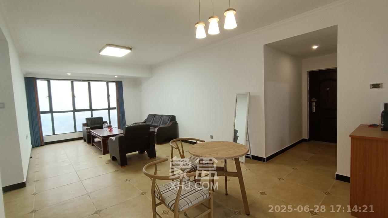 悦湖山 4室2厅2卫 2800.0元/月 悦湖山 4室2厅2卫 2800.0元/月室内图