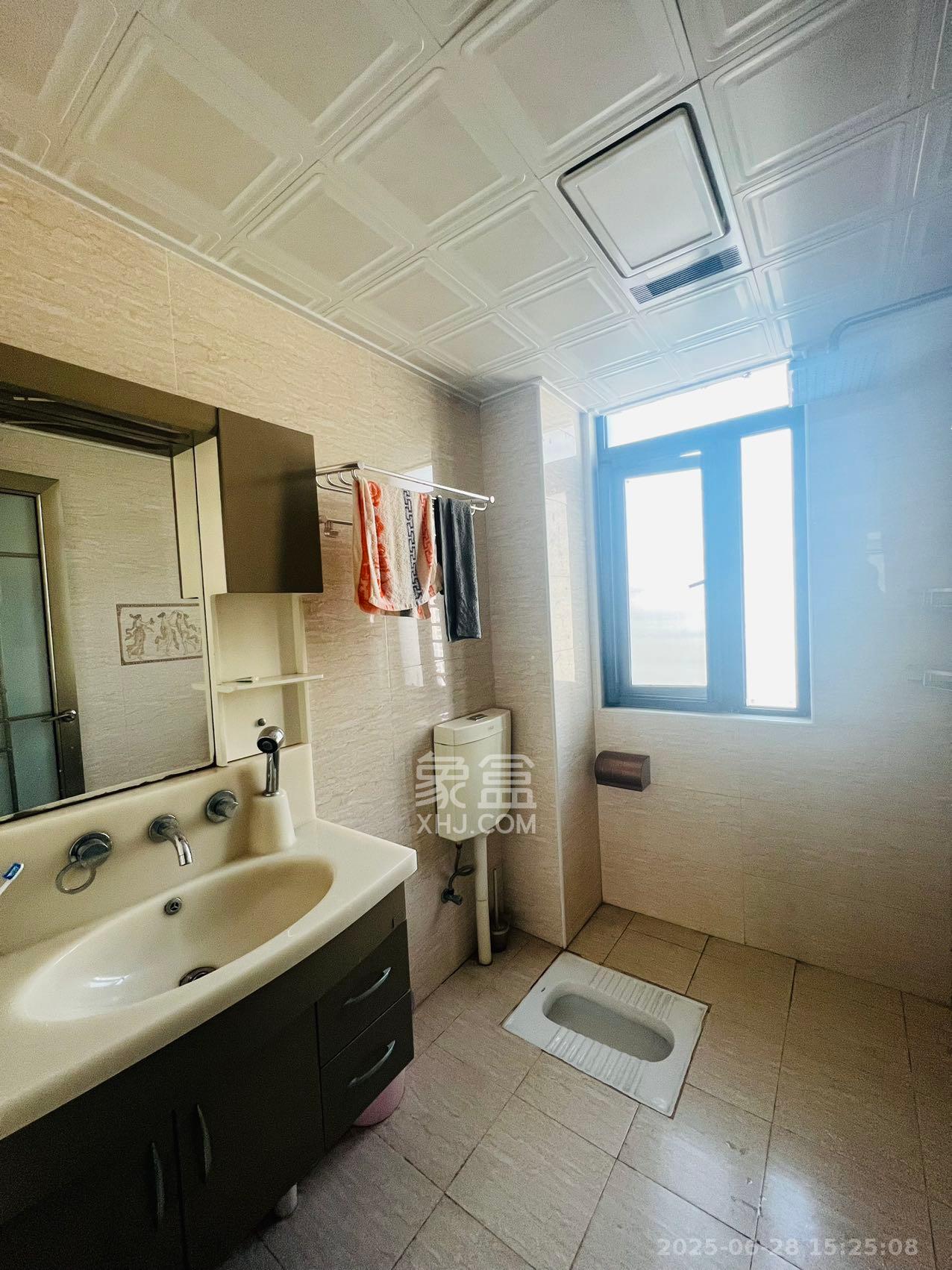 藏珑湖上国际花园 4室2厅2卫 3600.0元/月 藏珑湖上国际花园 4室2厅2卫 3600.0元/月室内图