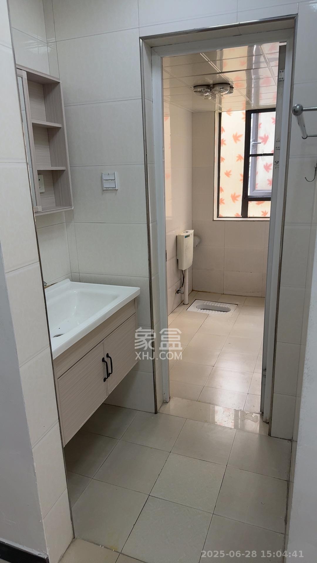 东岸梅园小区  3室2厅1卫   2400.00元/月室内图