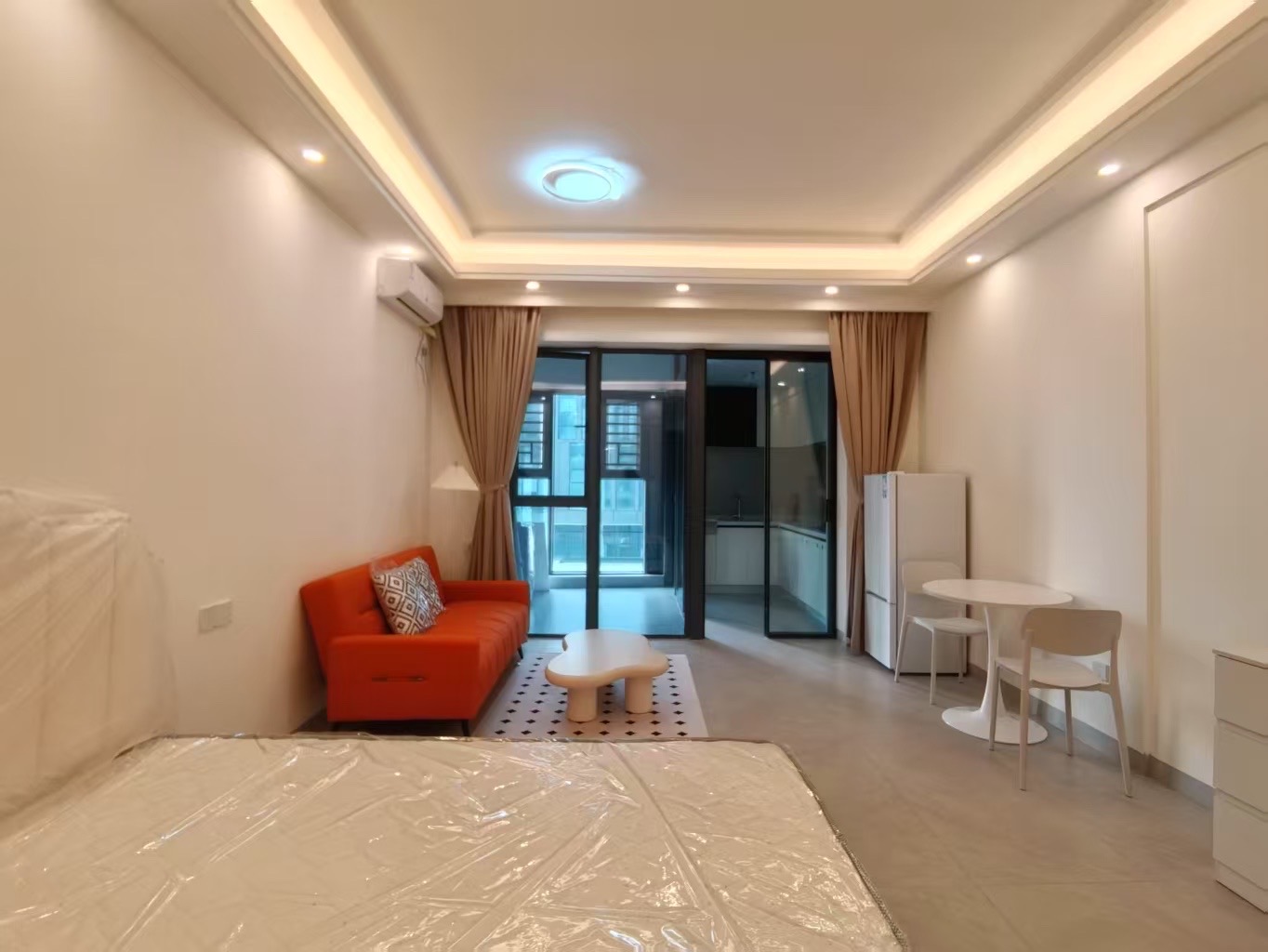 海秀中央(海秀中路50号海秀广场)  1室0厅1卫    92.0万 海秀中央(海秀中路50号海秀广场)  1室0厅1卫    92.0万客厅