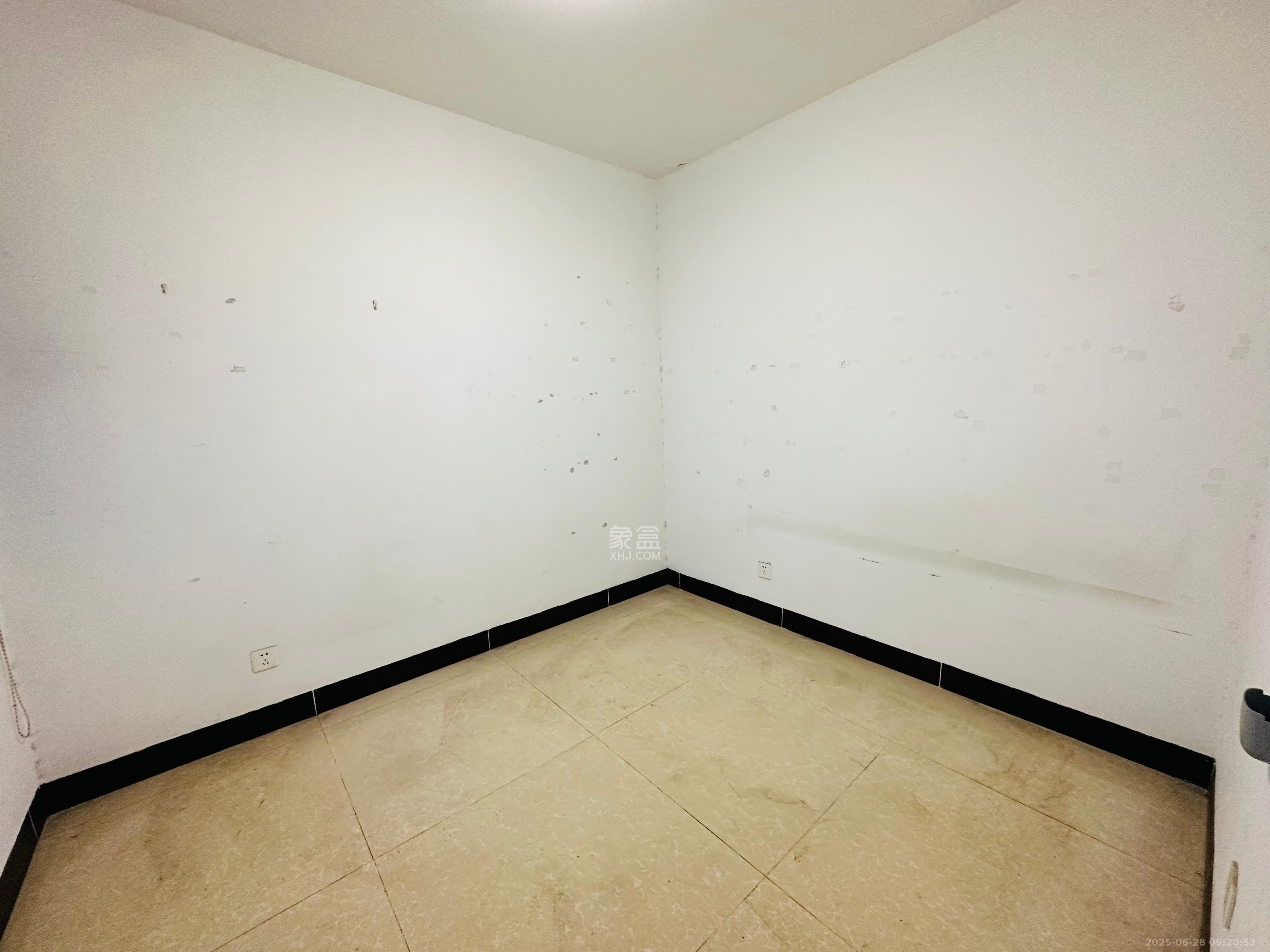 左岸右岸  3室2厅1卫    2800.0元/月室内图