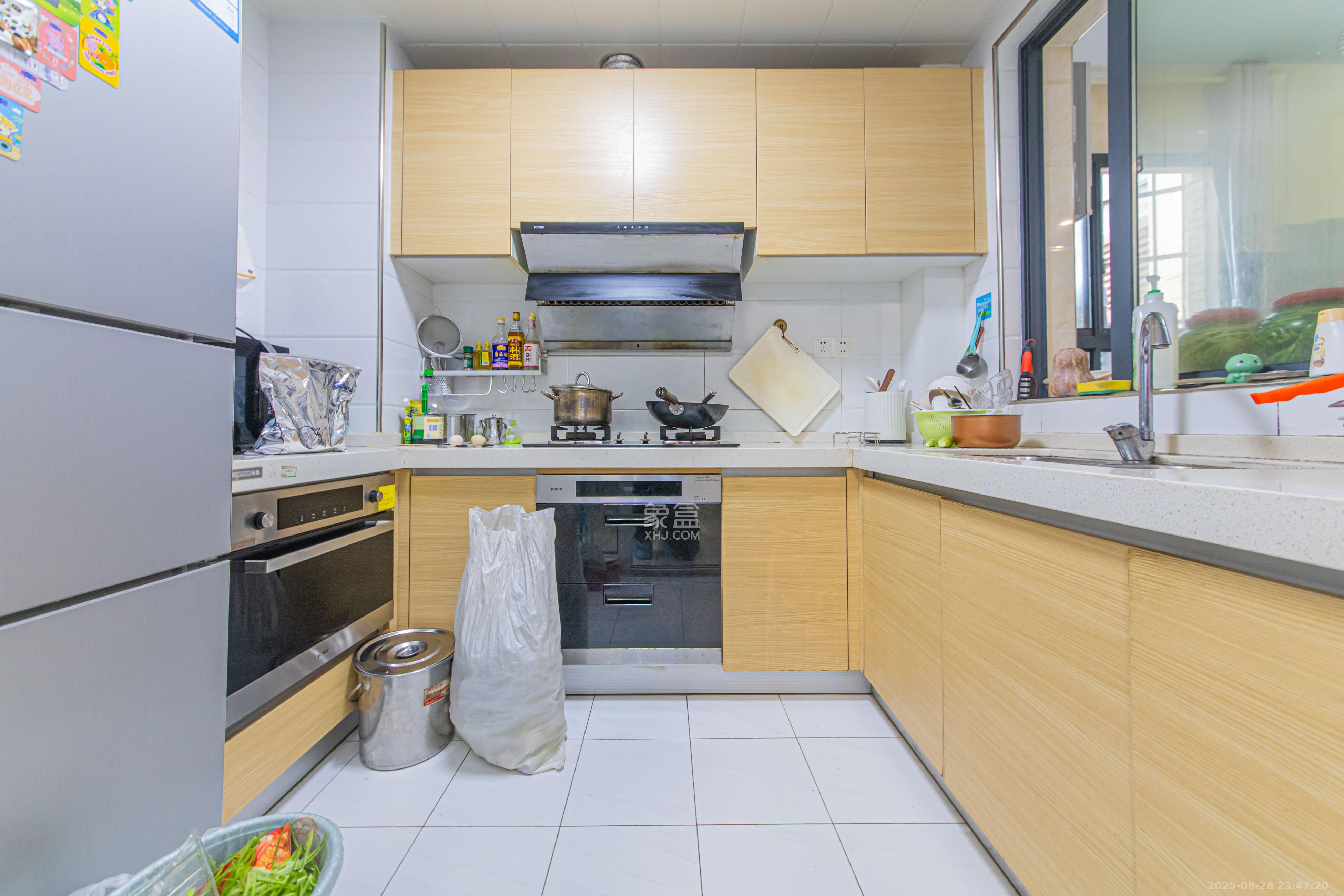 中建芙蓉嘉苑  3室2厅1卫    100.0万 中建芙蓉嘉苑  3室2厅1卫    100.0万厨房