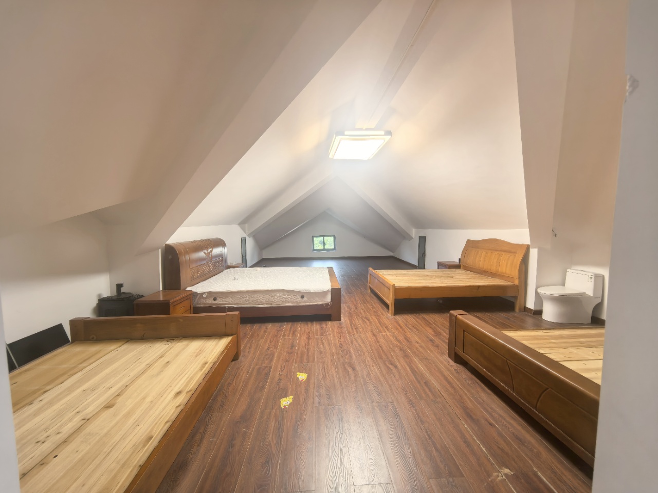 黄金海岸花园 9室2厅4卫 35000.0元/月 黄金海岸花园 9室2厅4卫 35000.0元/月室内图