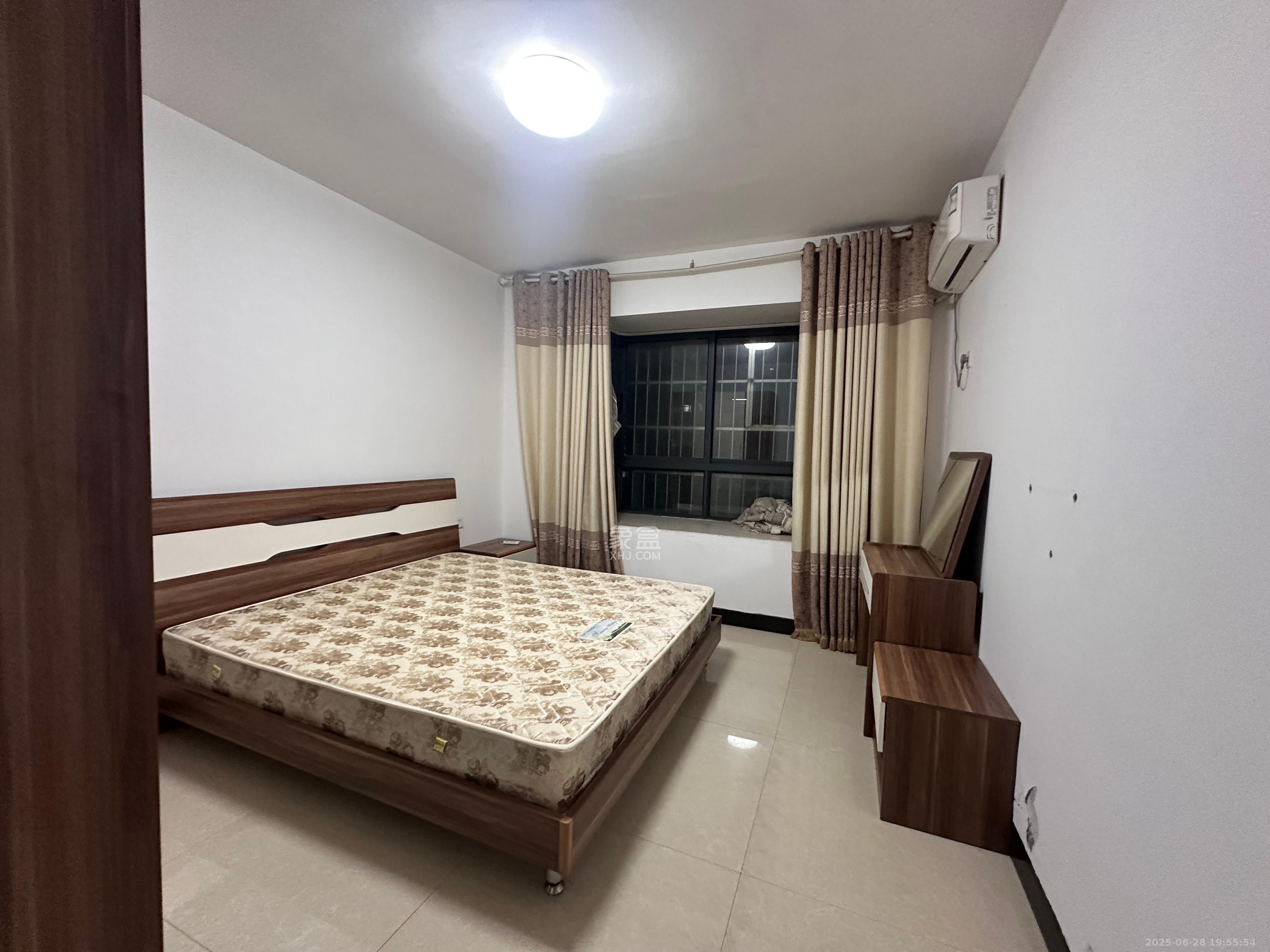 满庭芳小区 3室2厅1卫 2600.0元/月 满庭芳小区 3室2厅1卫 2600.0元/月室内图