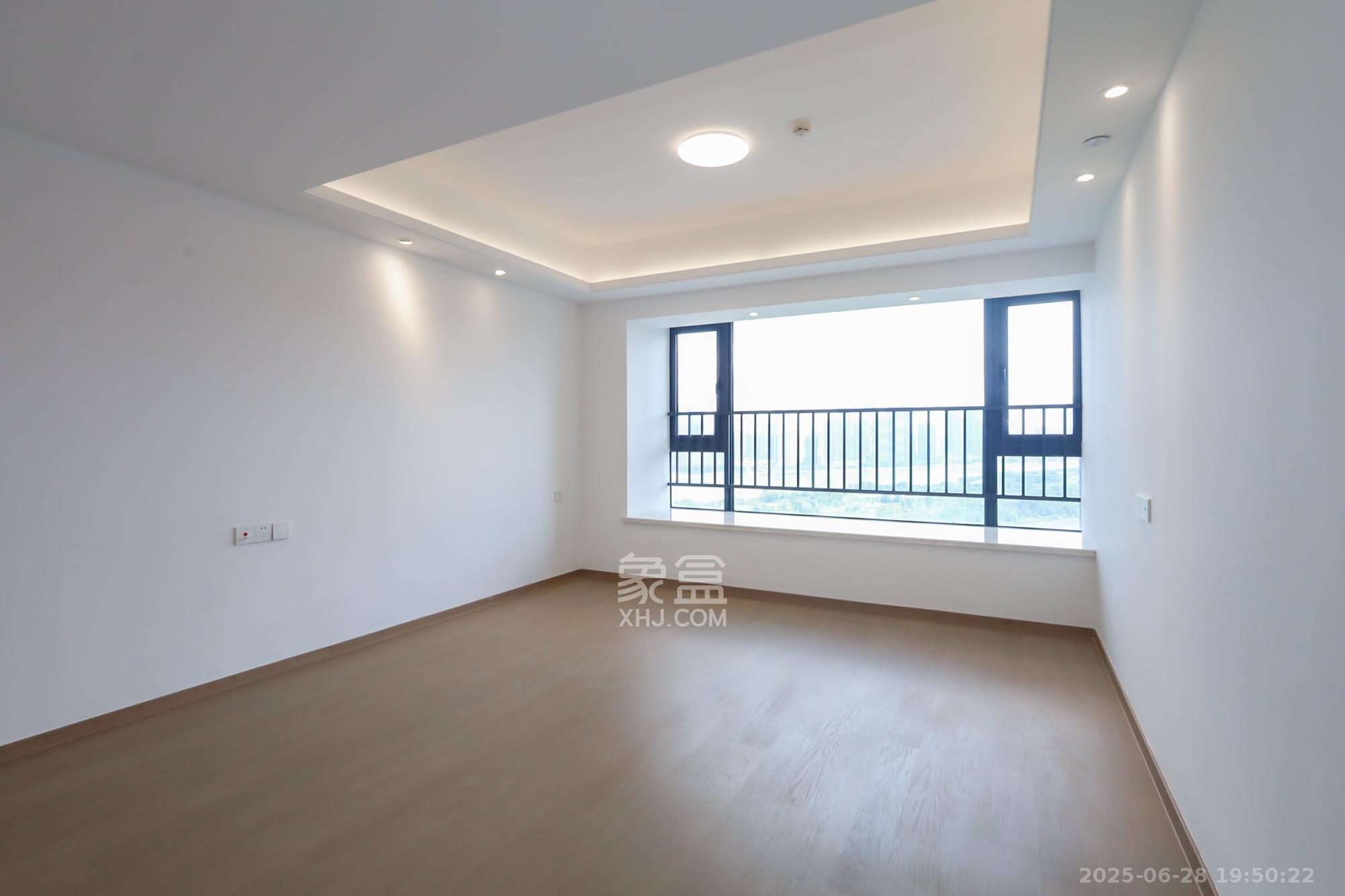 滨江府1913  4室2厅3卫    415.0万卧室