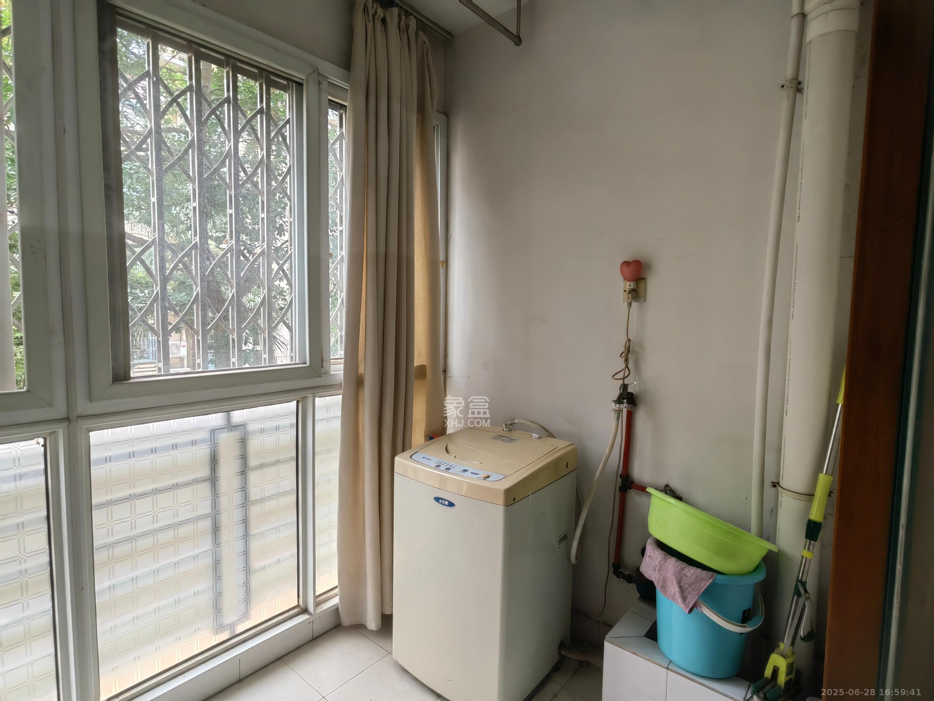 东方新城 3室1厅1卫 2400.0元/月 东方新城 3室1厅1卫 2400.0元/月室内图