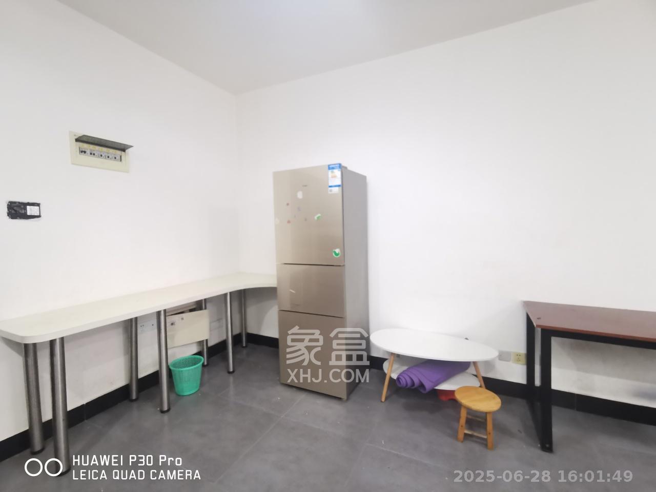 鑫远和城(一、二期) 1室1厅1卫 1500.0元/月 鑫远和城(一、二期) 1室1厅1卫 1500.0元/月室内图