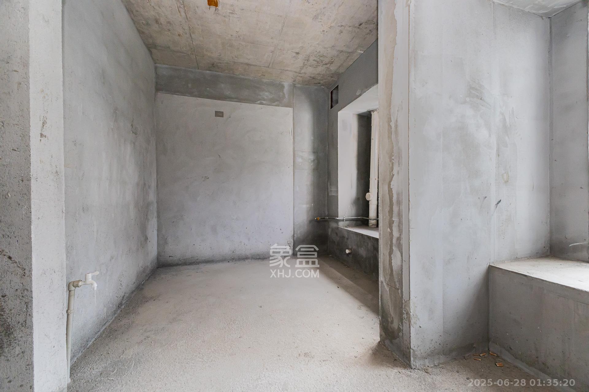 越秀湘江星汇城二期  4室2厅2卫    129.8万 越秀湘江星汇城二期  4室2厅2卫    129.8万厨房