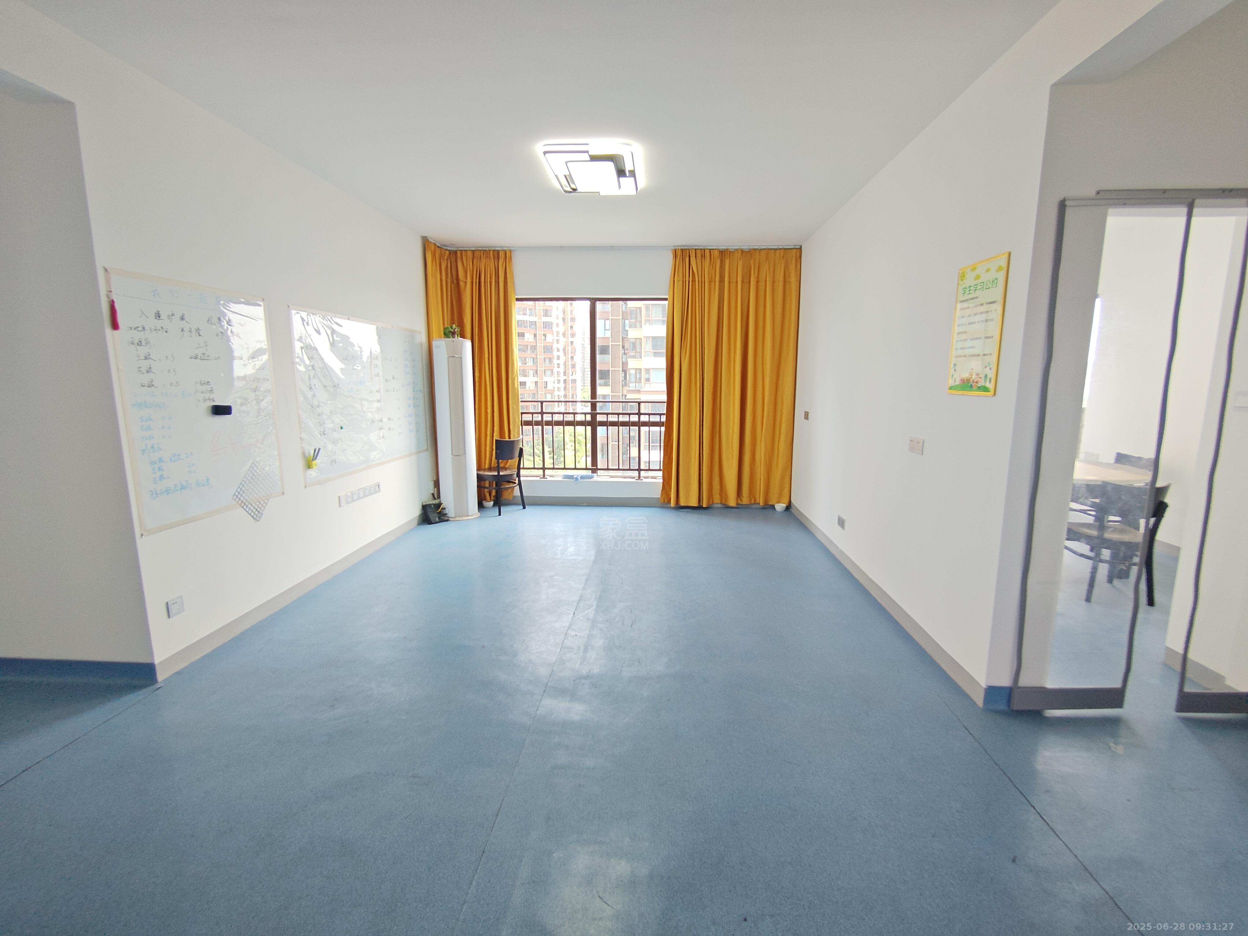 金轮津桥华府 4室2厅2卫 2000.0元/月 金轮津桥华府 4室2厅2卫 2000.0元/月室内图