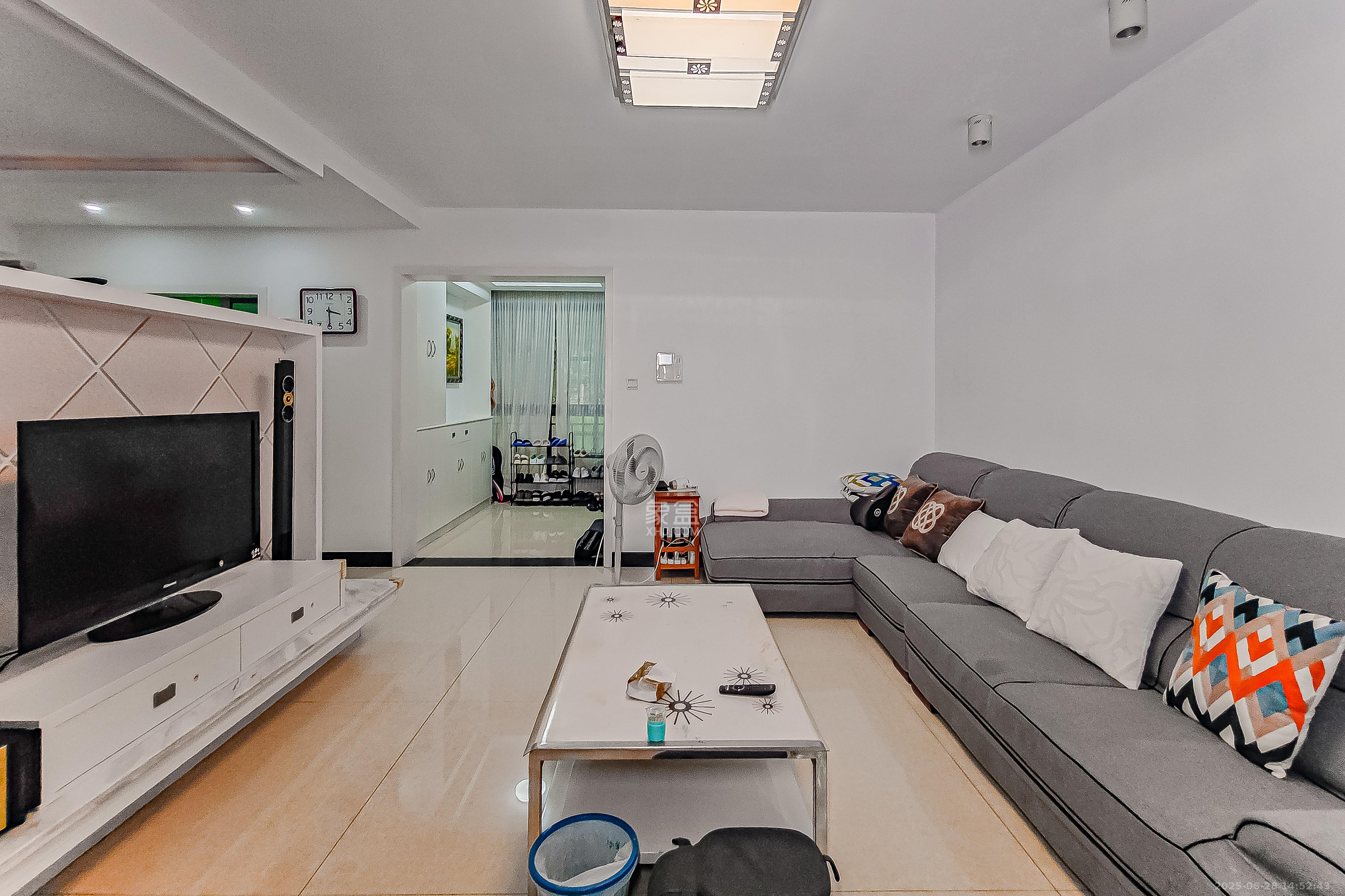 华润凤凰城一期 4室2厅2卫 105.0万 华润凤凰城一期 4室2厅2卫 105.0万客厅