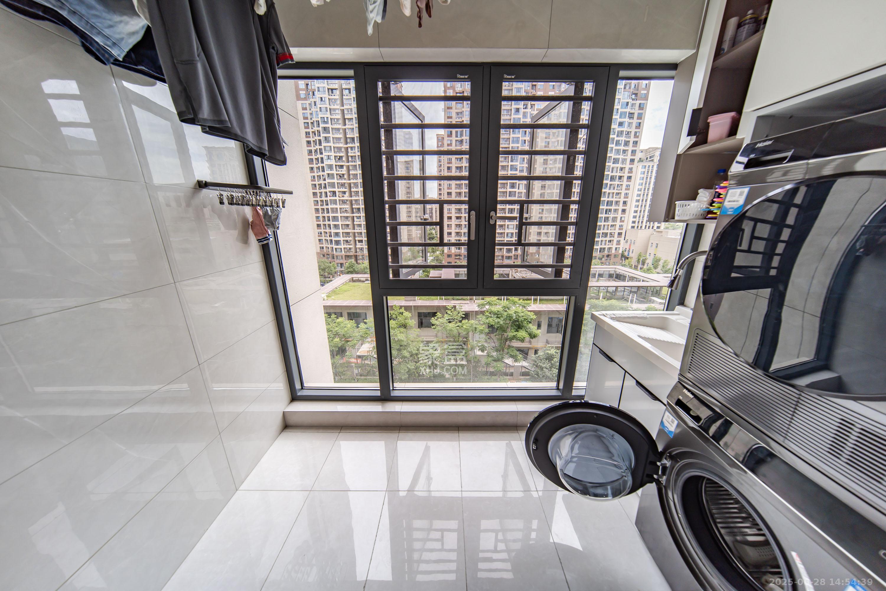 城发恒伟星雅韵(恒伟星辉苑)  4室2厅2卫    208.0万 城发恒伟星雅韵(恒伟星辉苑)  4室2厅2卫    208.0万阳台