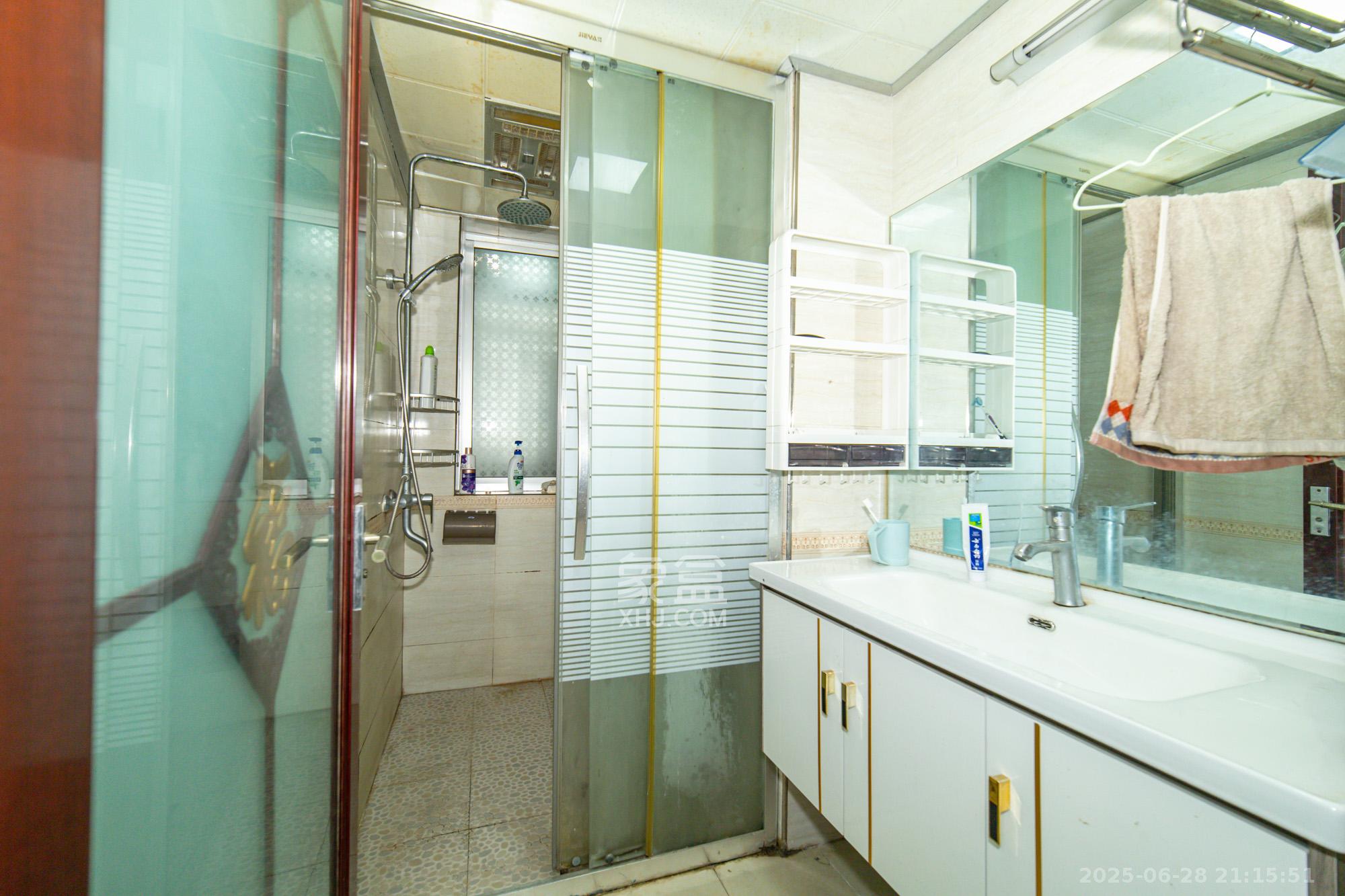 楚天中苑  3室2厅2卫    56.0万卫生间