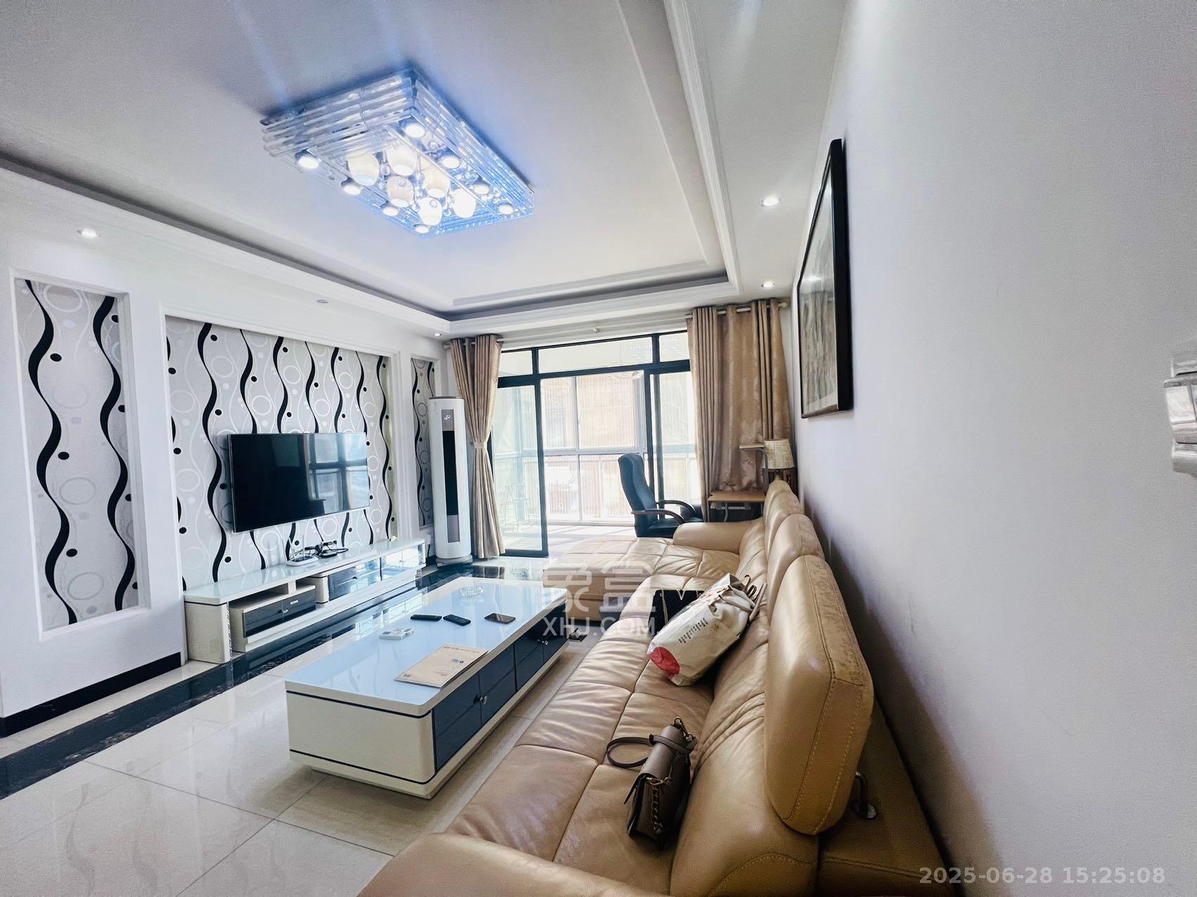 藏珑湖上国际花园 4室2厅2卫 3600.0元/月 藏珑湖上国际花园 4室2厅2卫 3600.0元/月室内图