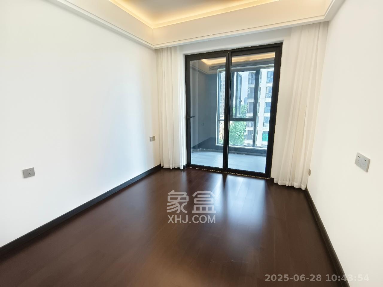 东原麓印长江E区  4室2厅2卫   4980.00元/月室内图