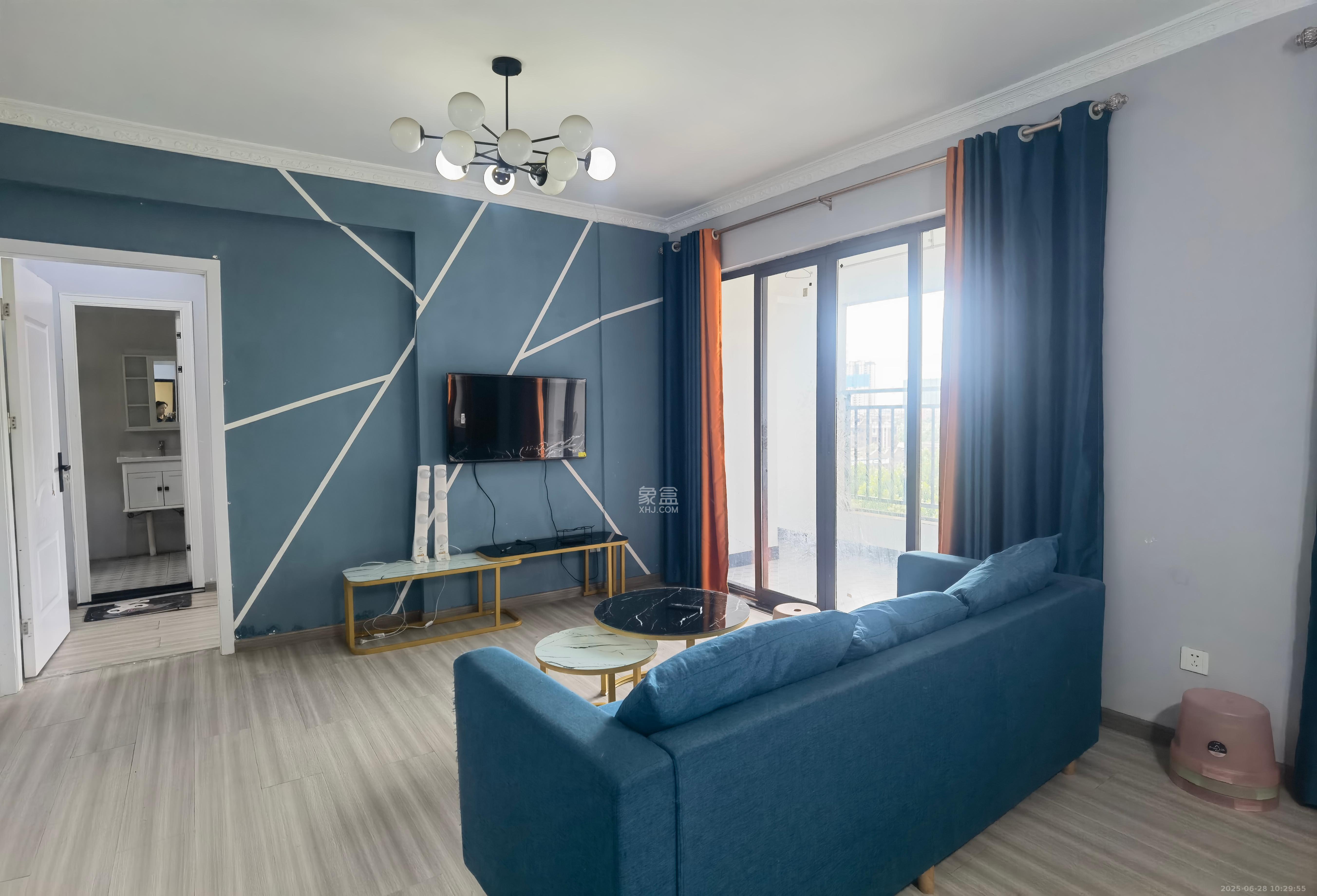 星湖湾二期高层  3室2厅2卫    2200.0元/月 星湖湾二期高层  3室2厅2卫    2200.0元/月室内图