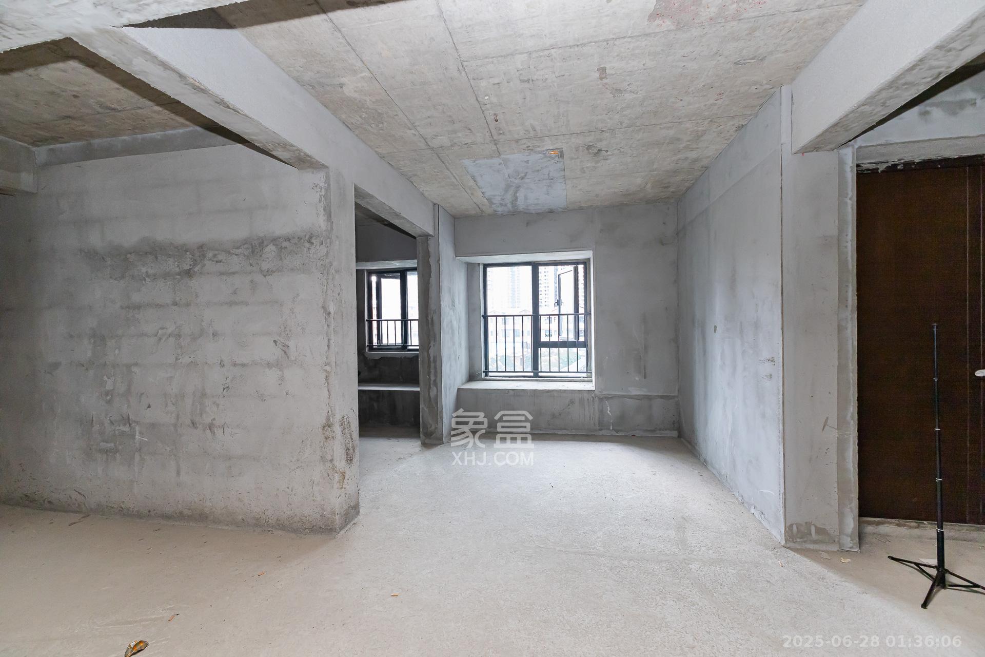 越秀湘江星汇城二期  4室2厅2卫    129.8万 越秀湘江星汇城二期  4室2厅2卫    129.8万客厅