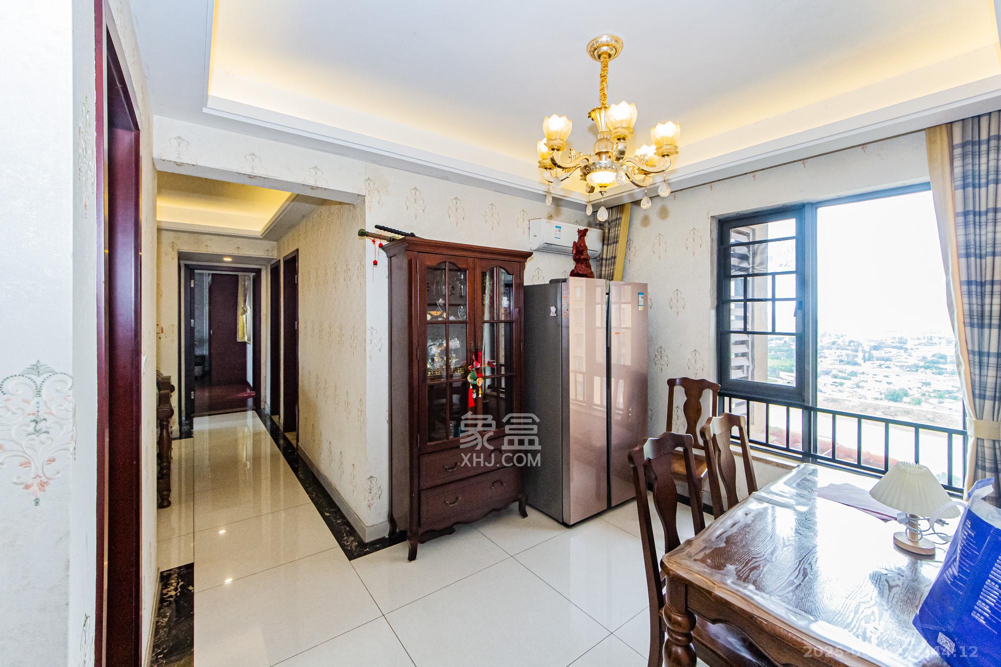 珠江郦城公园1号  3室2厅1卫    148.0万 珠江郦城公园1号  3室2厅1卫    148.0万客厅