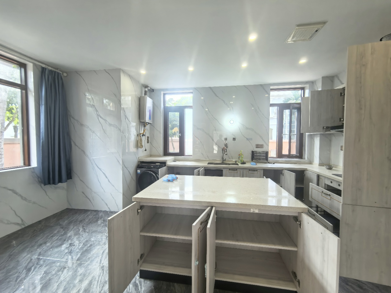 黄金海岸花园 9室2厅4卫 35000.0元/月 黄金海岸花园 9室2厅4卫 35000.0元/月室内图